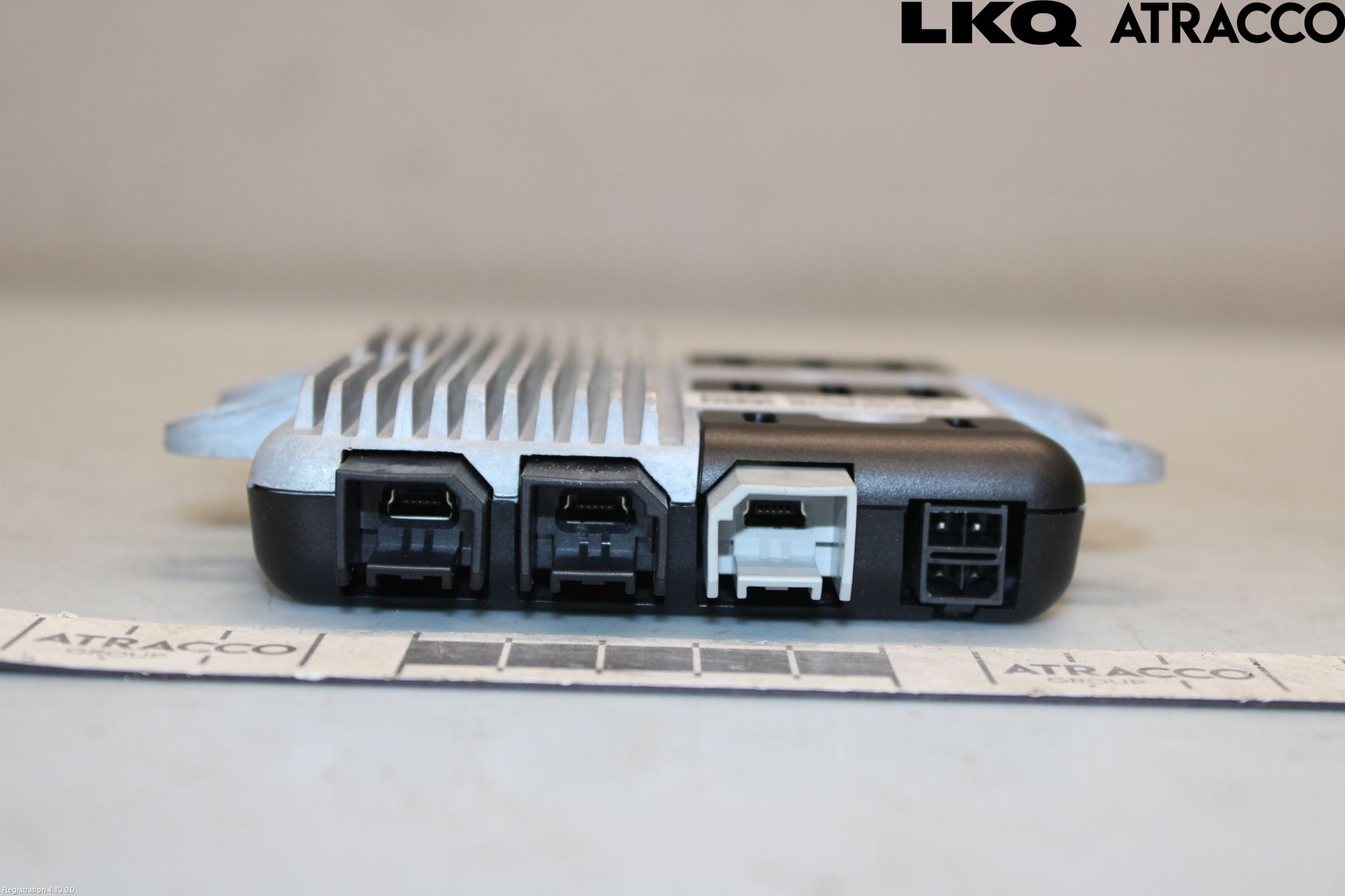 Tesla MODEL X 16- Usb Connection