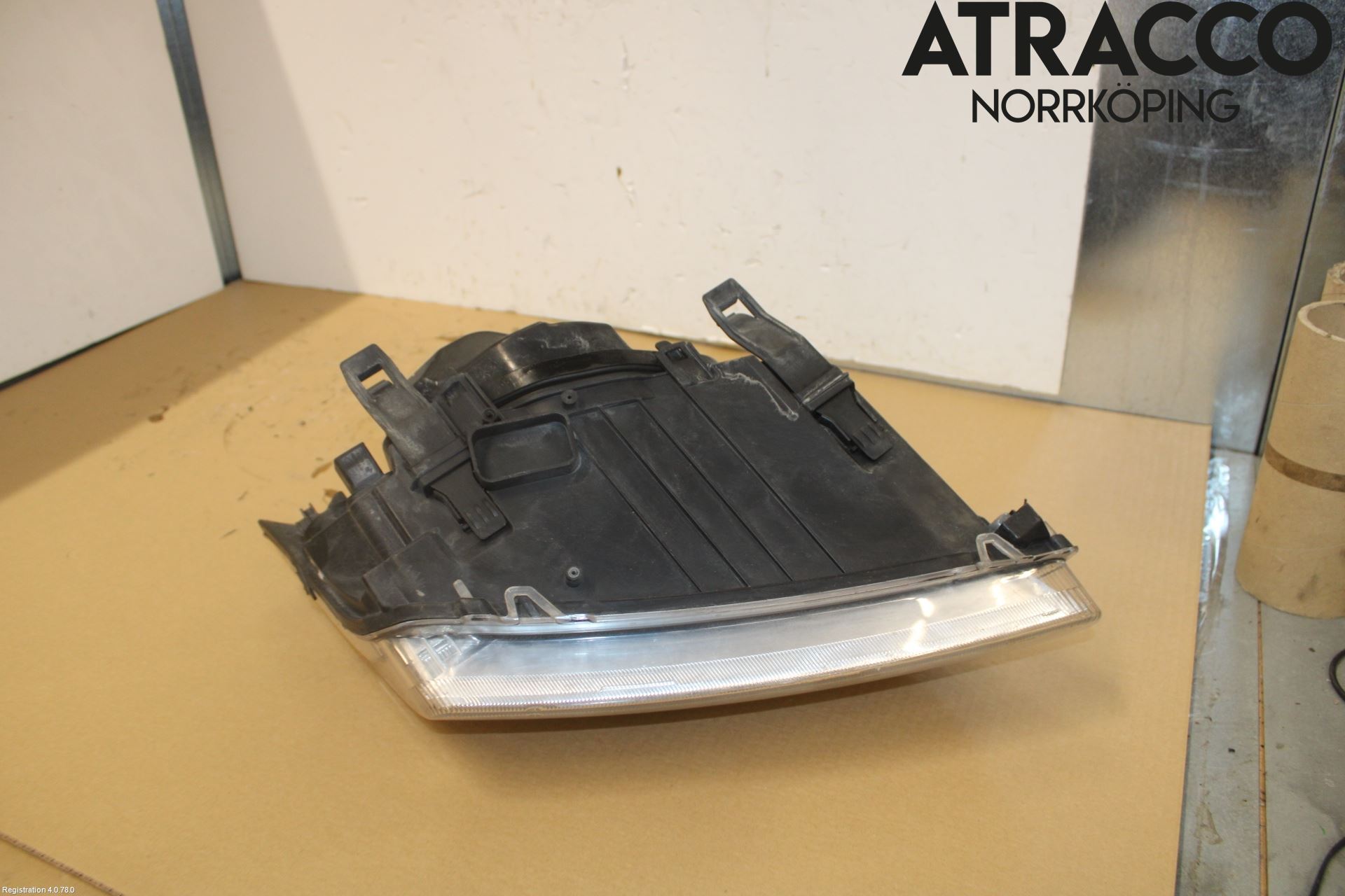 Ford FOCUS     04-07 Frontlykt Venstre