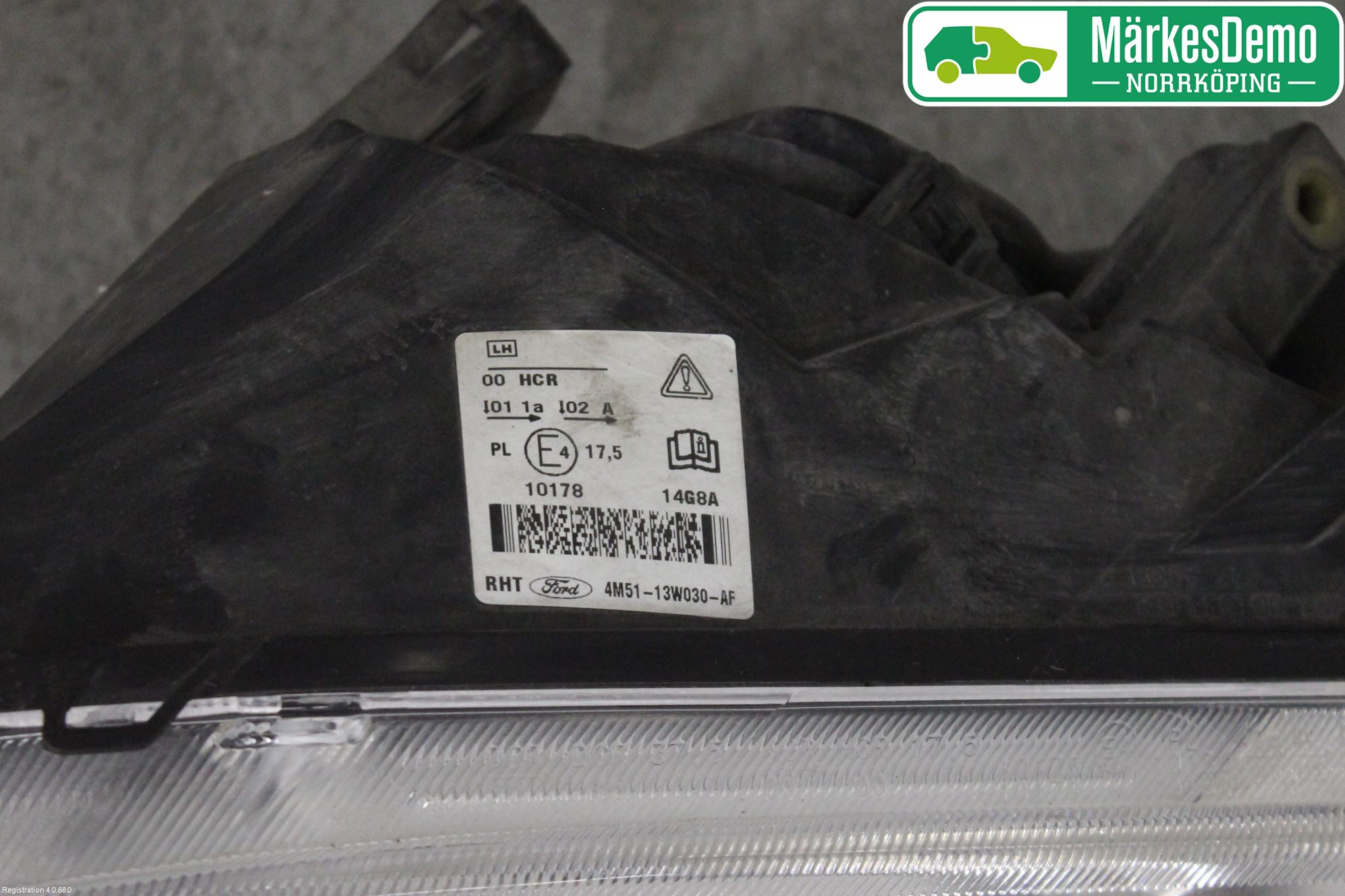 Ford FOCUS     04-07 Frontlykt Venstre
