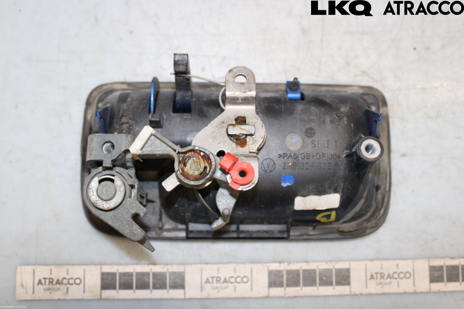 Volkswagen VW AMAROK 2H 10-22 Bakluke Handtak Ytre