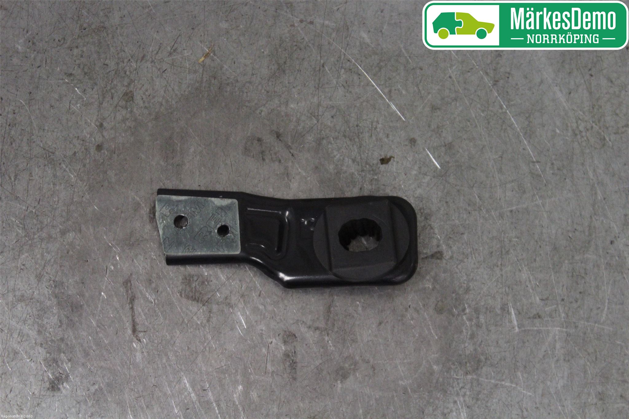 Jaguar F-PACE Radiator Feste - Ramme - Bjelk