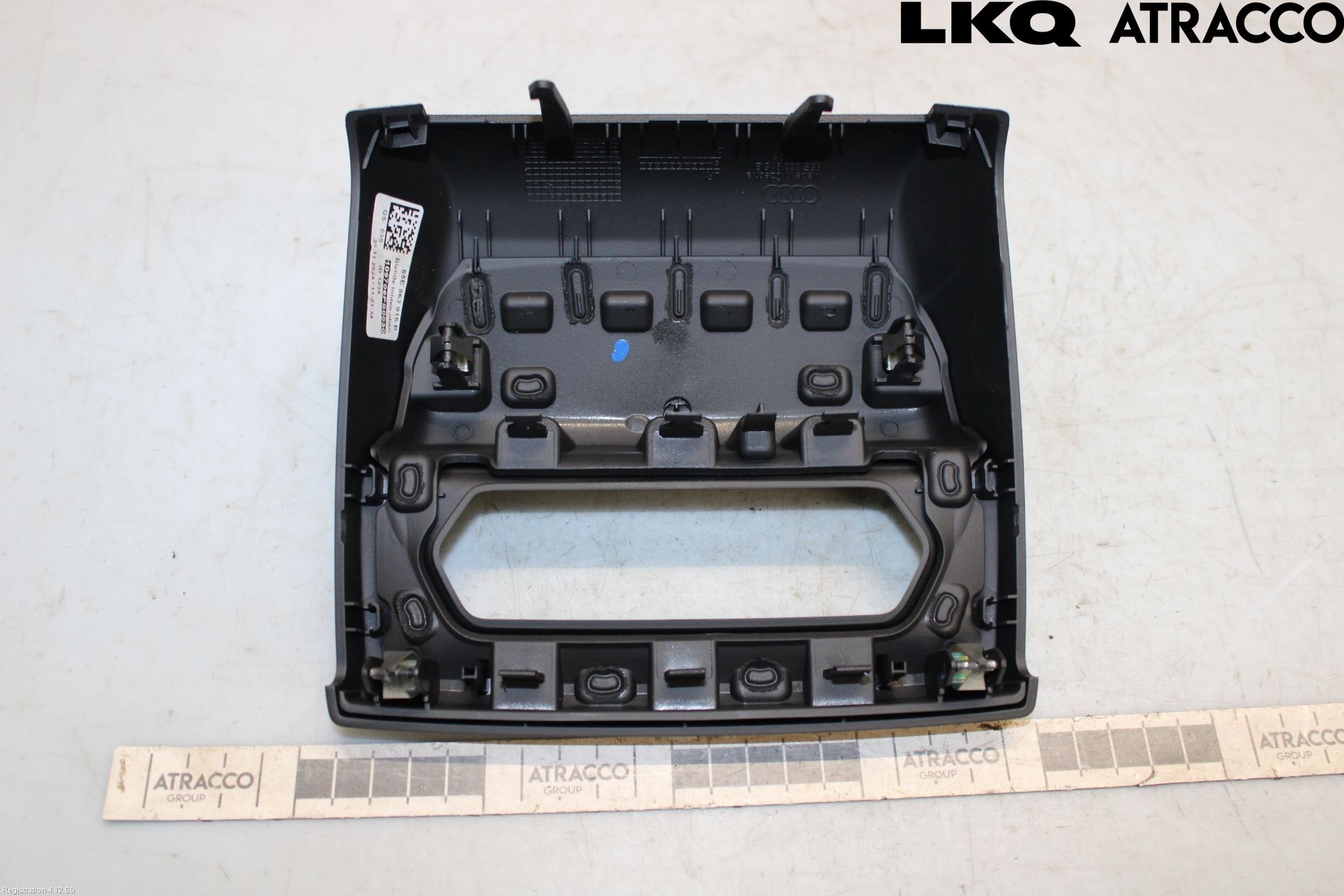 Audi Q6 E-TRON CN 24- Instrumentkonsoll Midt