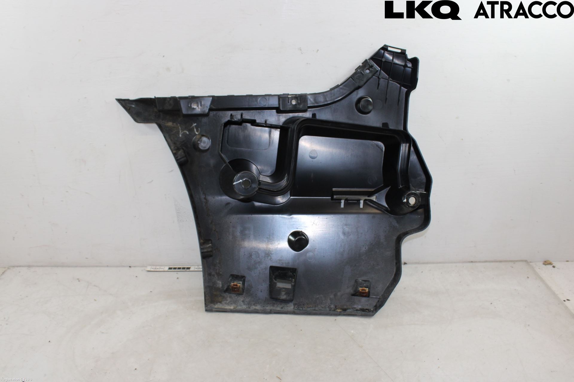BMW 5 F10/F11/F18 09-17 Støtfangerfeste Bak Høyre