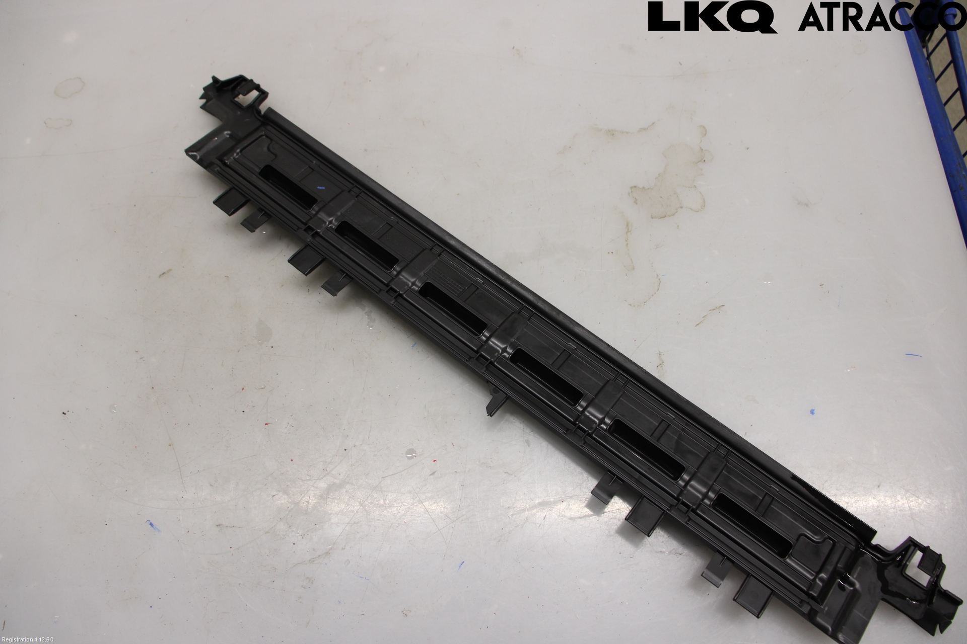Mercedes-Benz MB C-KLASS (W206) 21- Radiator Feste - Ramme - Bjelk