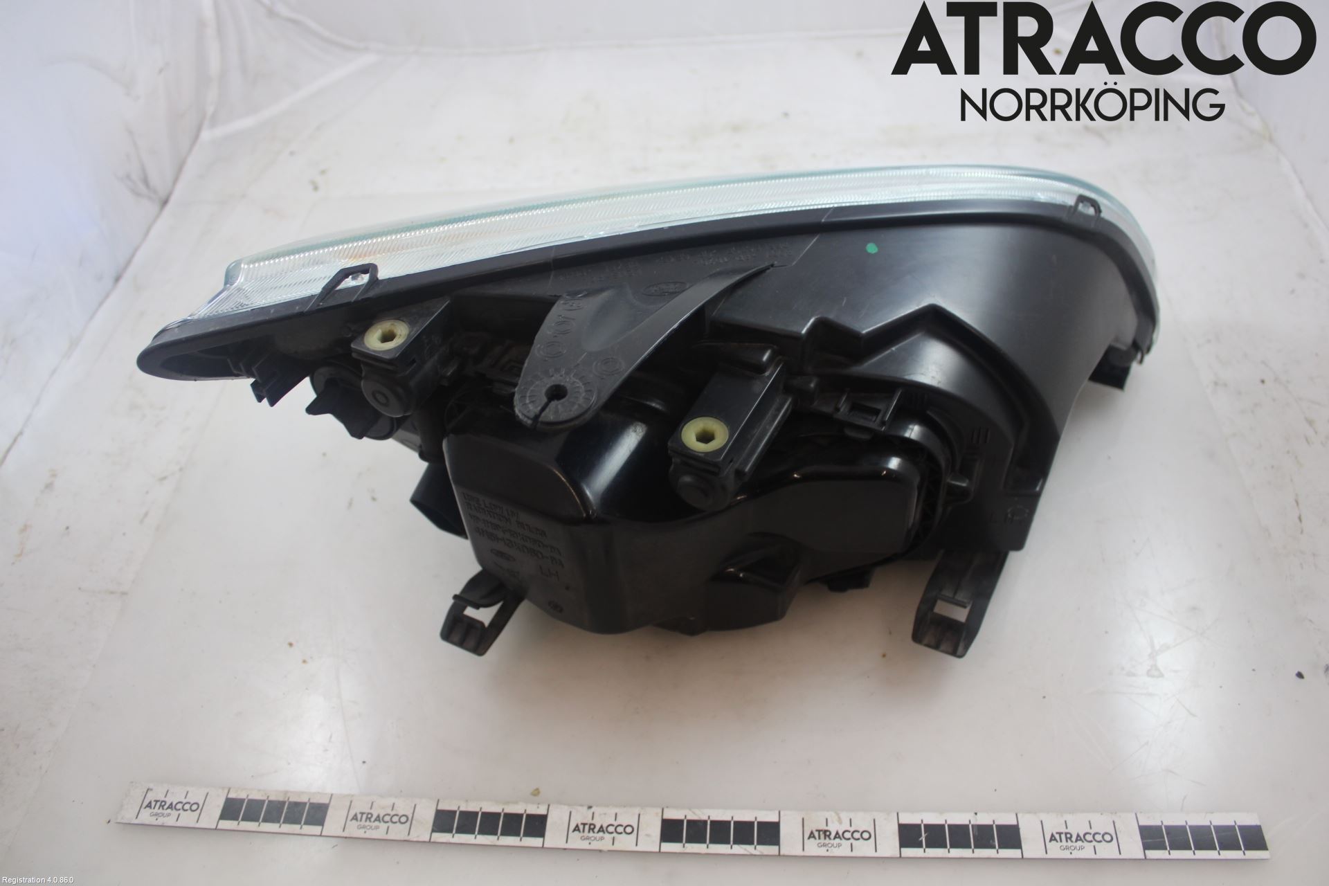 Ford FOCUS     04-07 Frontlykt Venstre
