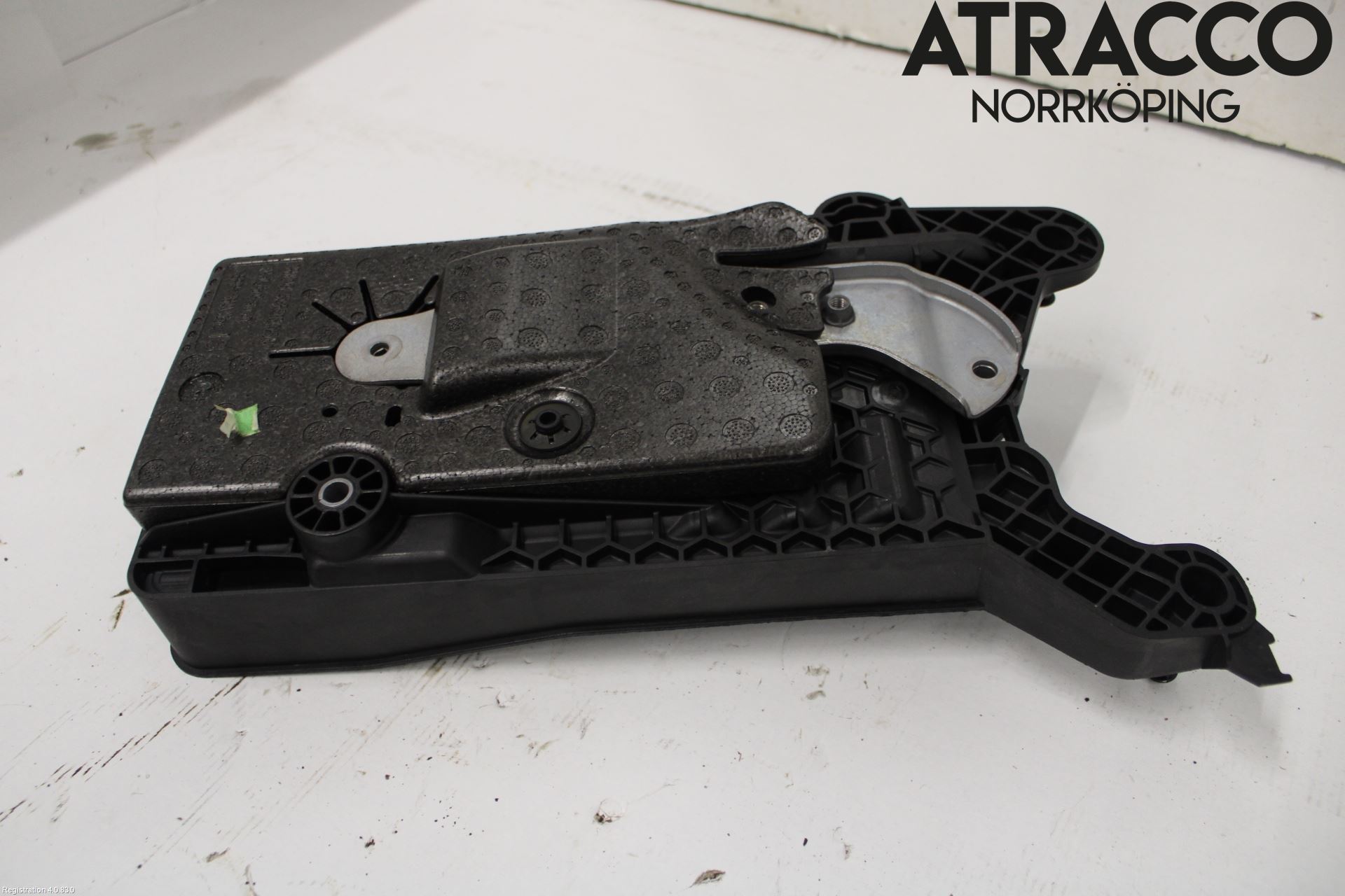 Volkswagen VW TIGUAN 16-24 Batterikasse - Feste - Holder