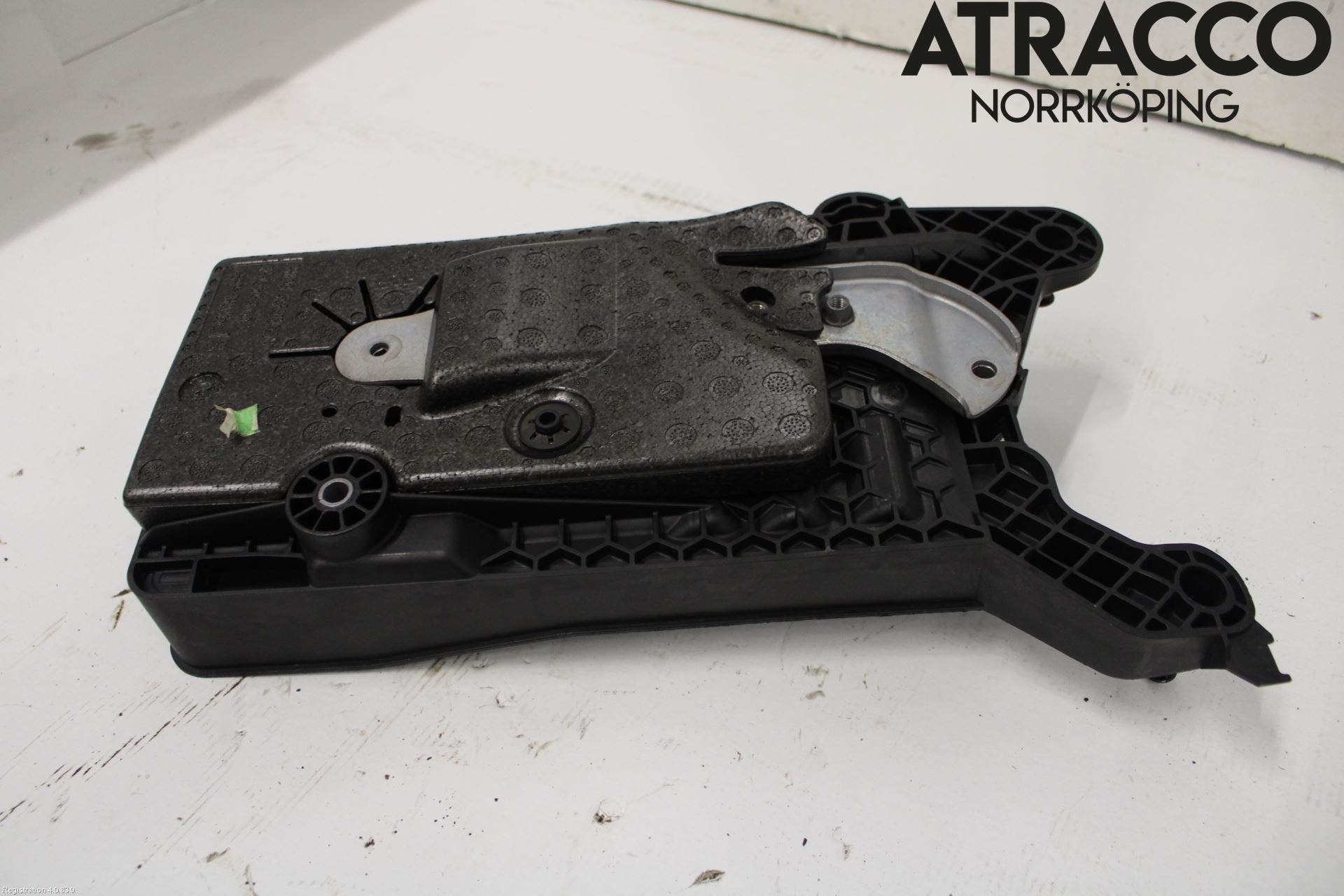Volkswagen VW TIGUAN 16-24 Batterikasse - Feste - Holder