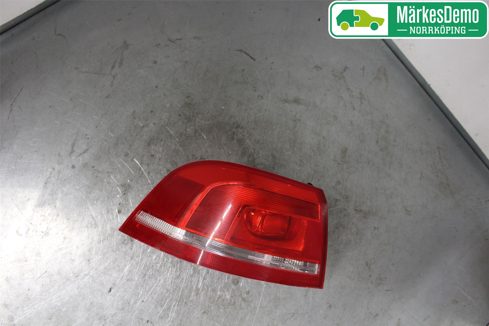 Volkswagen VW PASSAT 11-14 Baklykt Venstre