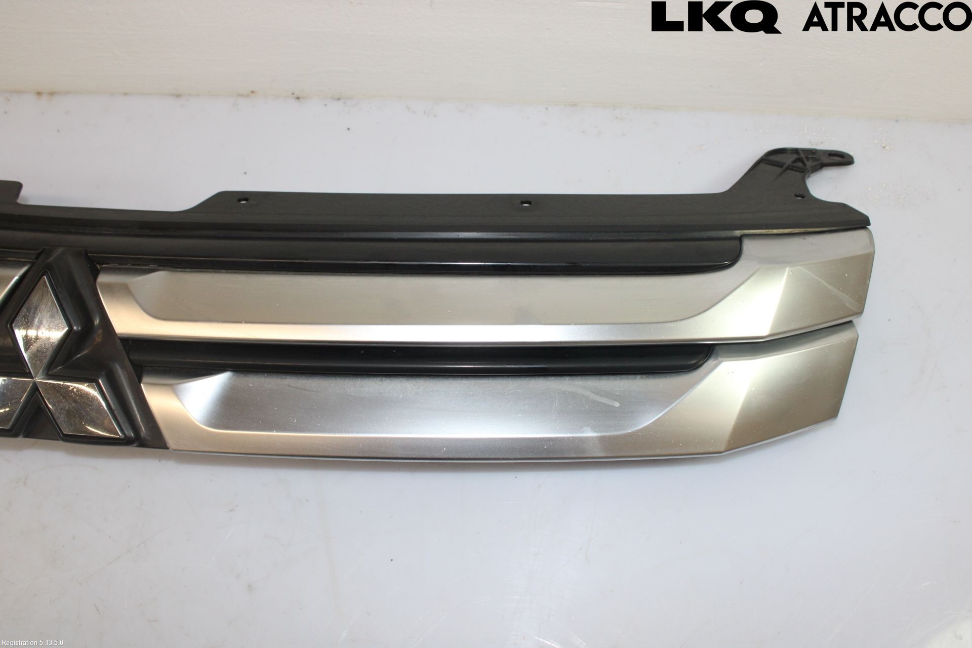 Mitsubishi OUTLANDER 13-21 Grill Komplett