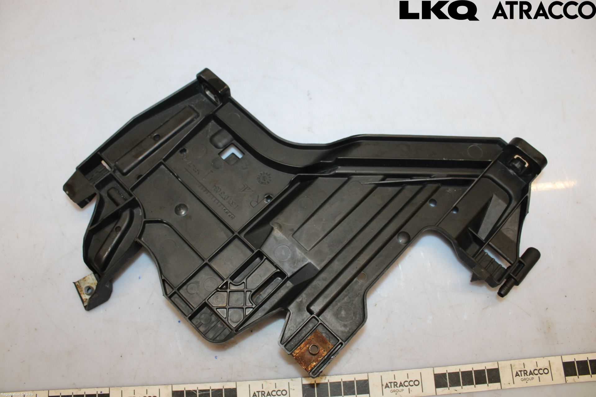 Audi A4/S4 08-11 Frontlykt Holder-Feste