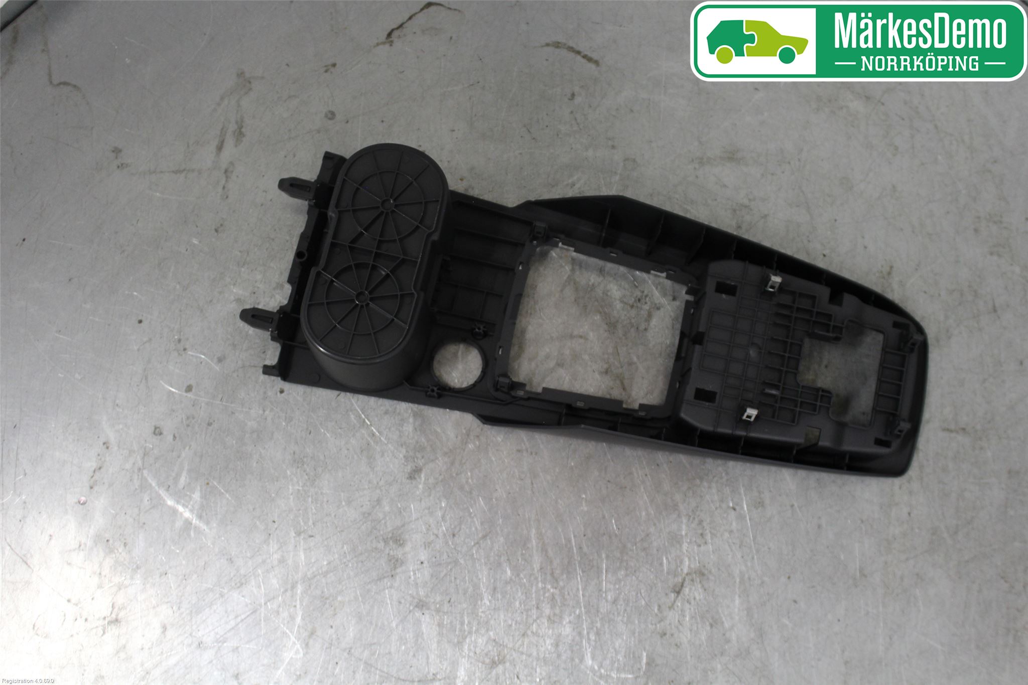 Audi Q2/SQ2 17- Innr Konsoll-Lomme