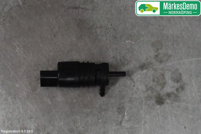 BMW X6 E71/E72   08-14 Spylerpumpe Frontrute