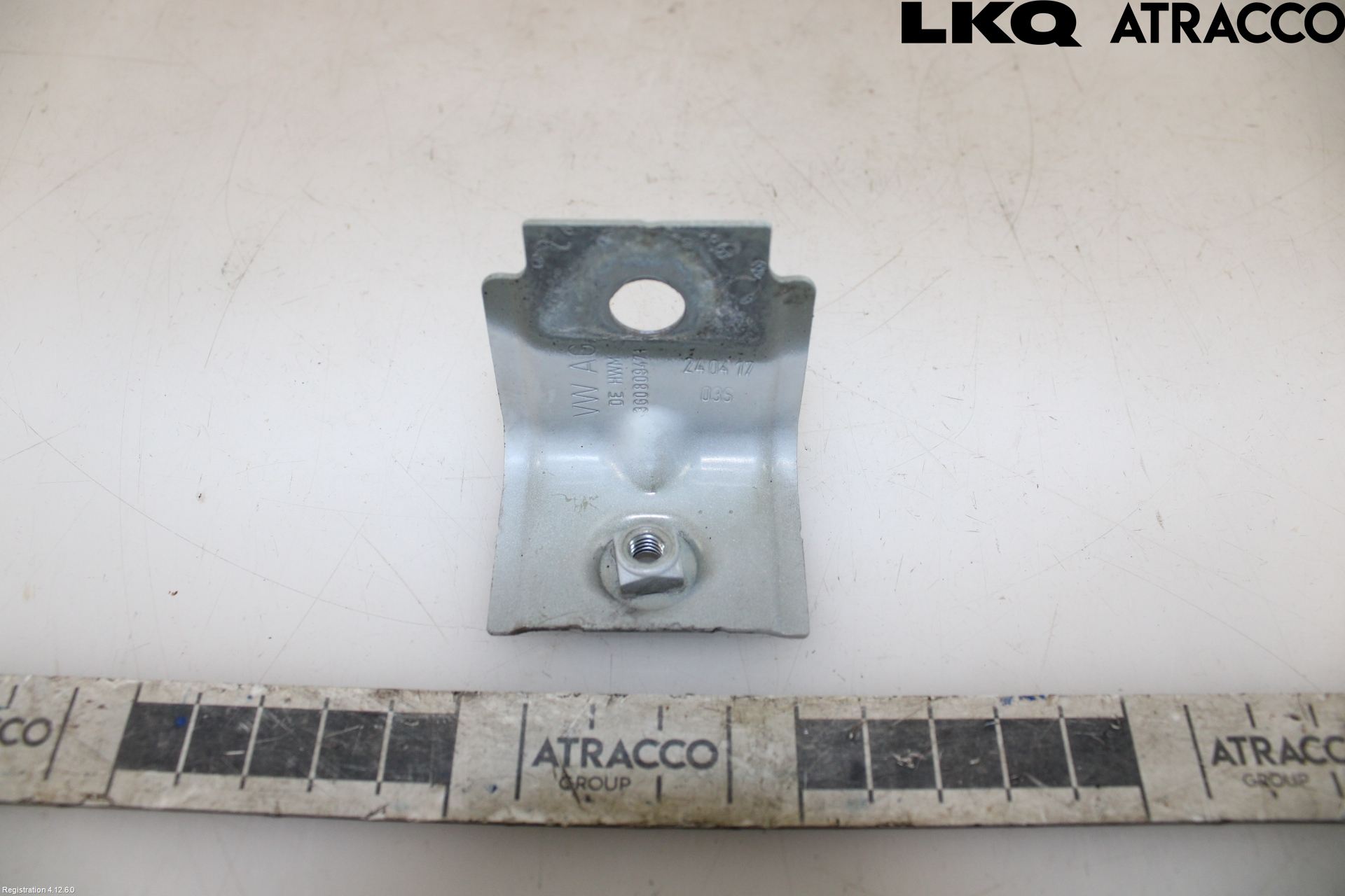 Volkswagen VW PASSAT 15-19 Frontskjermfeste Venstre
