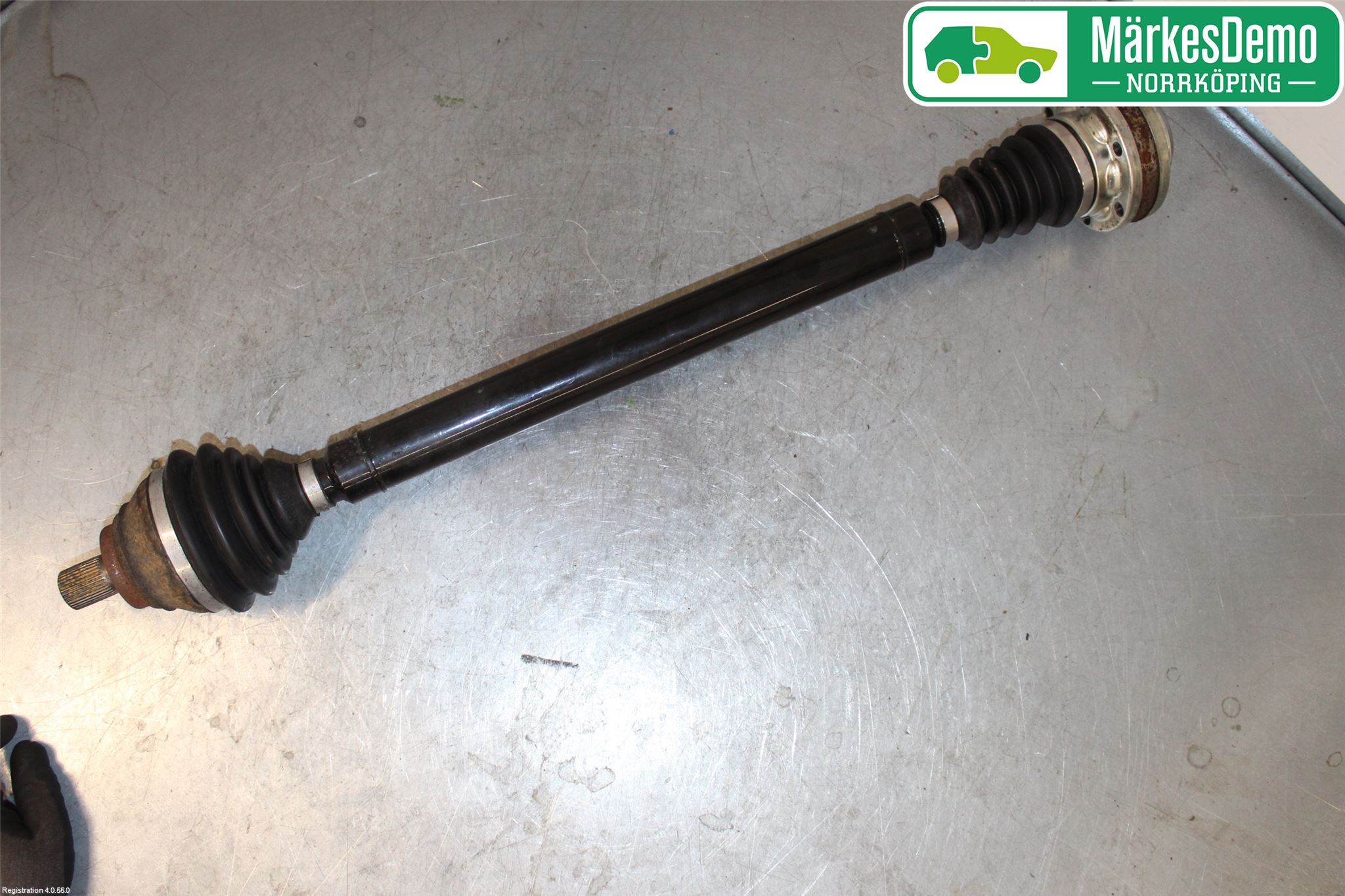 Volkswagen VW PASSAT 11-14 Drivaksel Foran Kompl Høyre