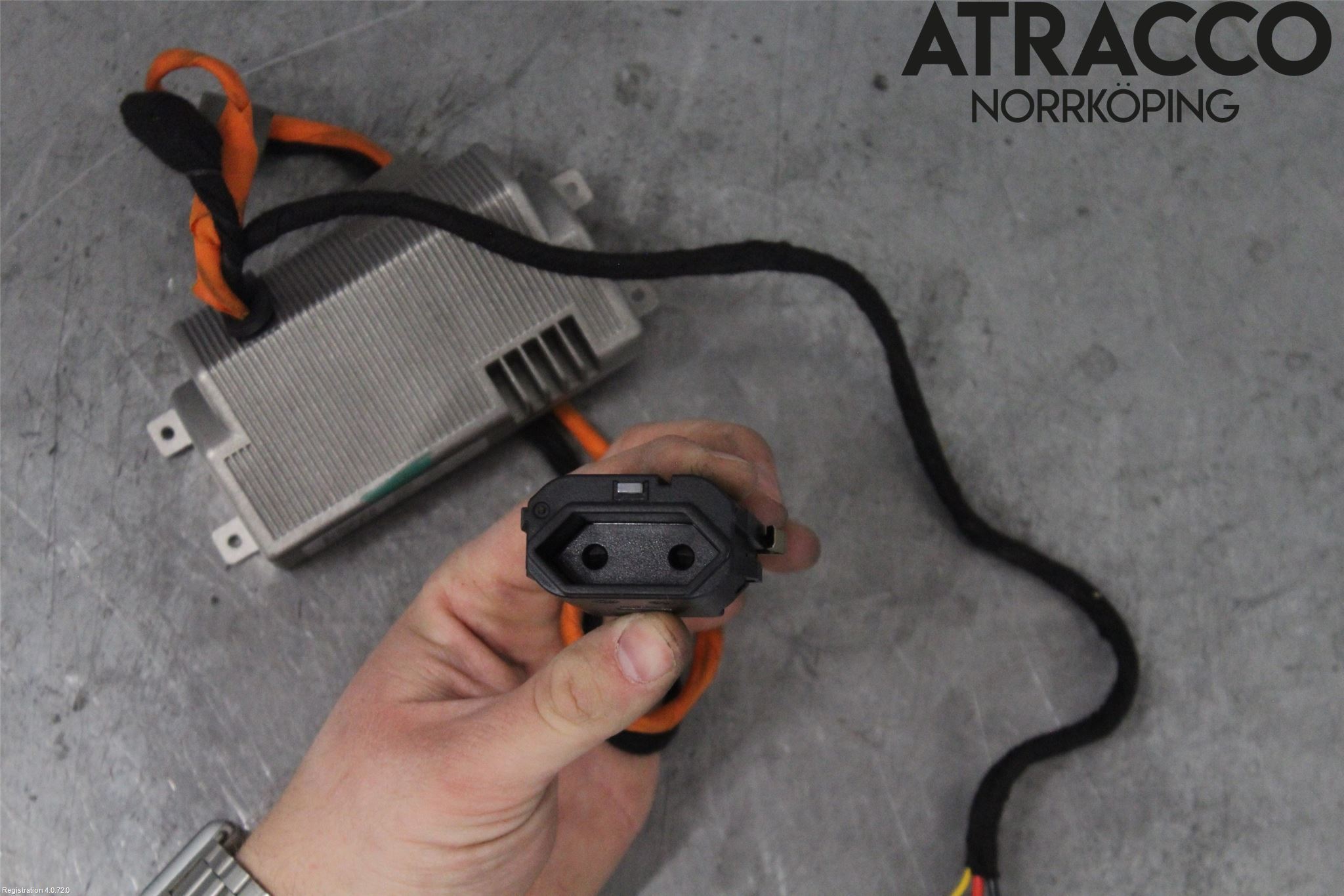 Volkswagen VW ARTEON 17- Inverter 12-)220V