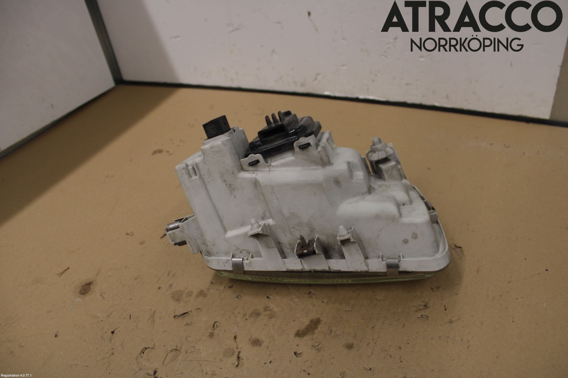 Volkswagen VW POLO 95-01 Frontlykt Venstre