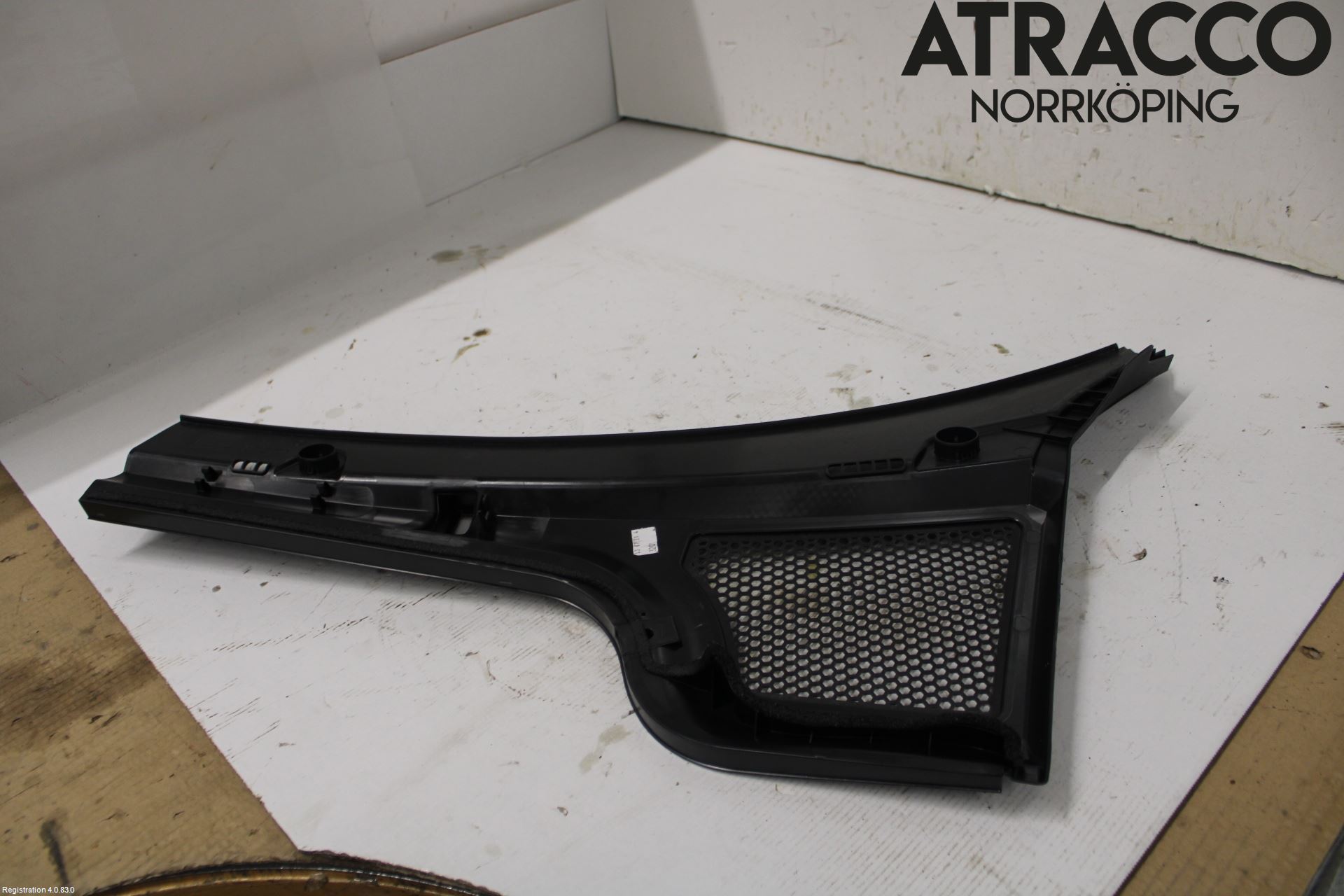 Skoda OCTAVIA (NX) 20- Visker Deksel-Grill-Under Frr