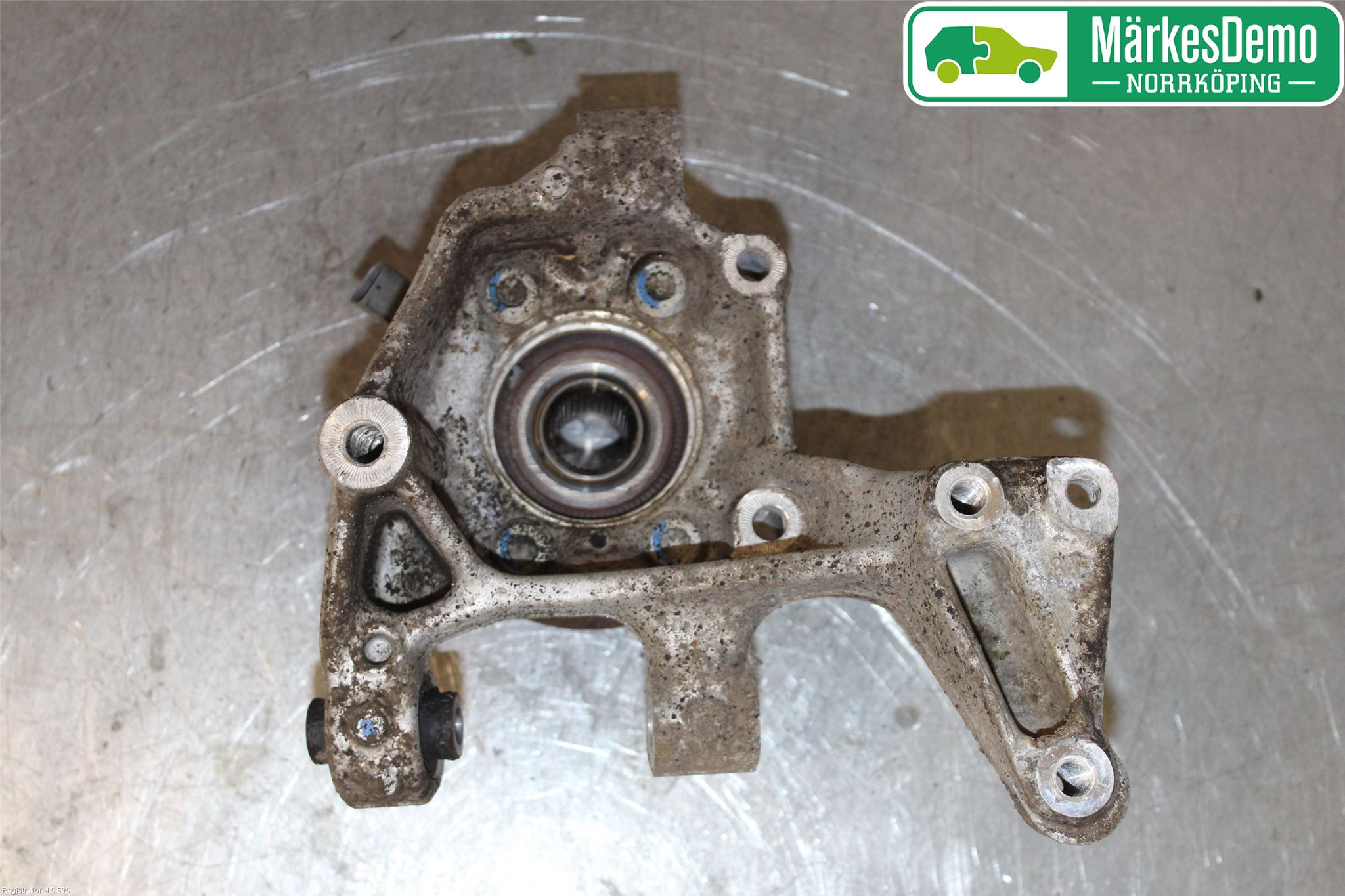 Volkswagen VW PASSAT 11-14 Spindel Vb