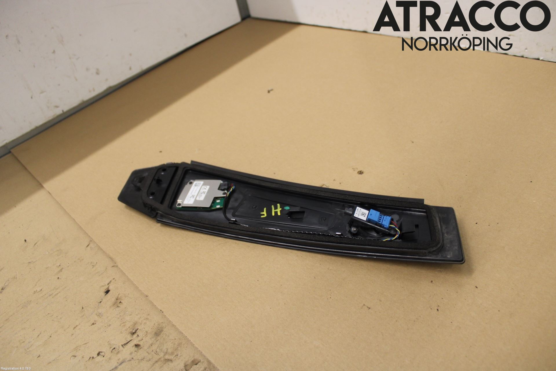 Tesla MODEL 3 17- Dørrute Bak Høyre Trekant 4D