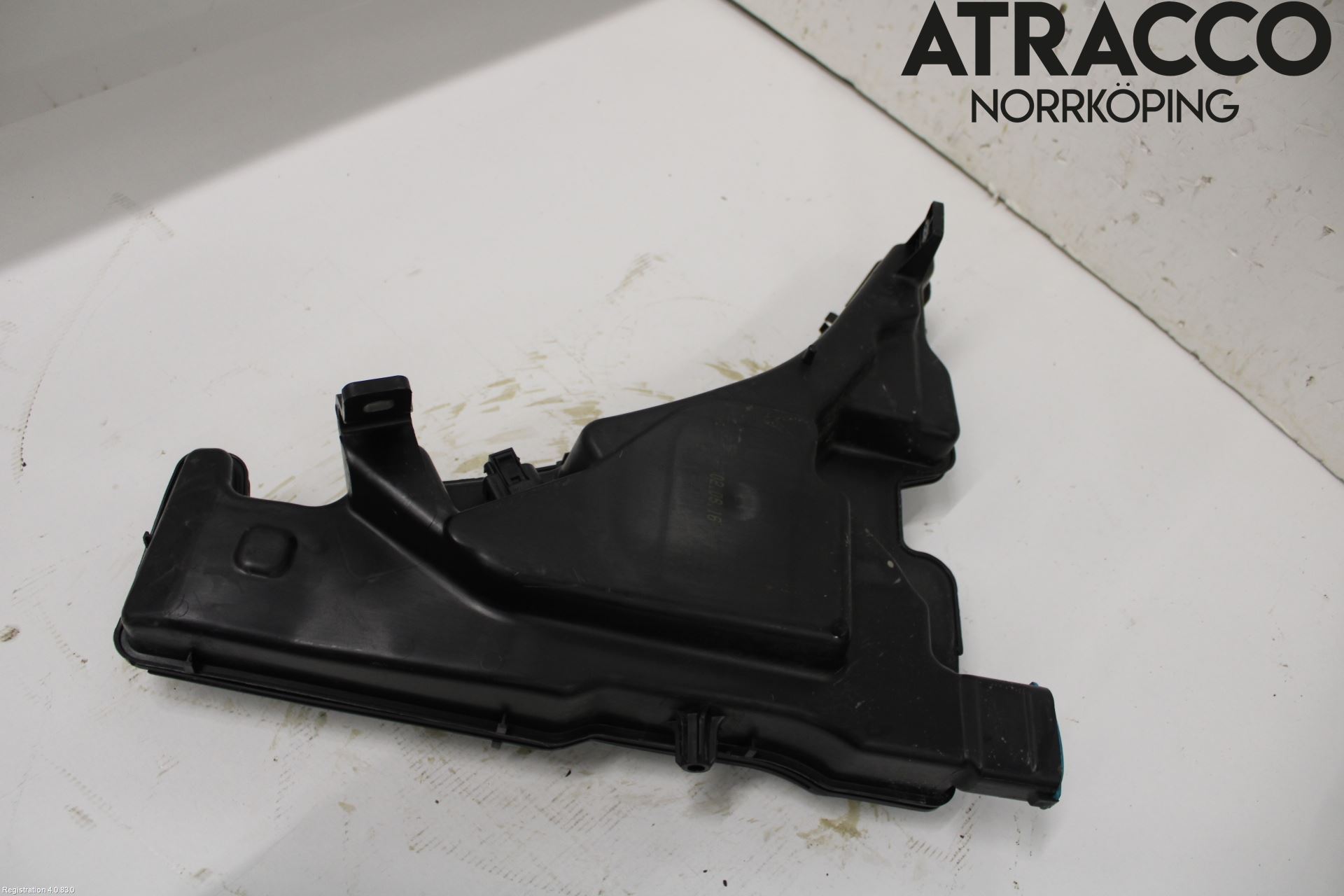 Audi A4/S4 B9 16-19 Spylerbeholder Frontrute-Lykte
