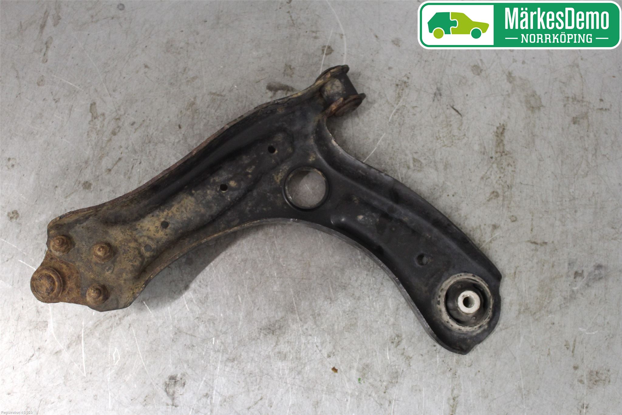 Volkswagen VW POLO 10-17 Bærearm Foran Høyre Nedre