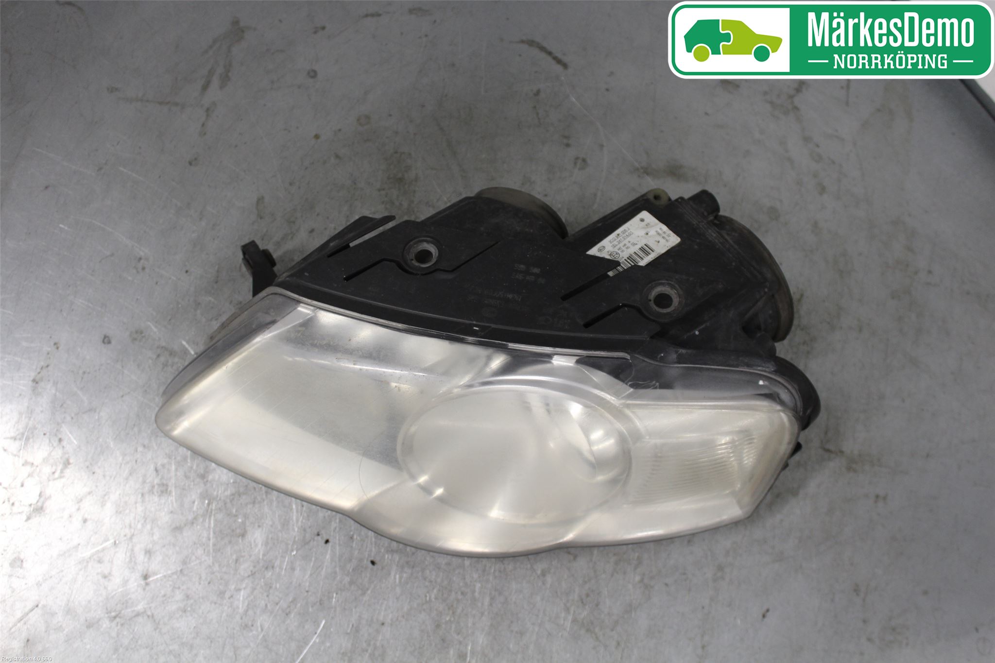 Volkswagen VW PASSAT 05-11 Frontlykt Venstre