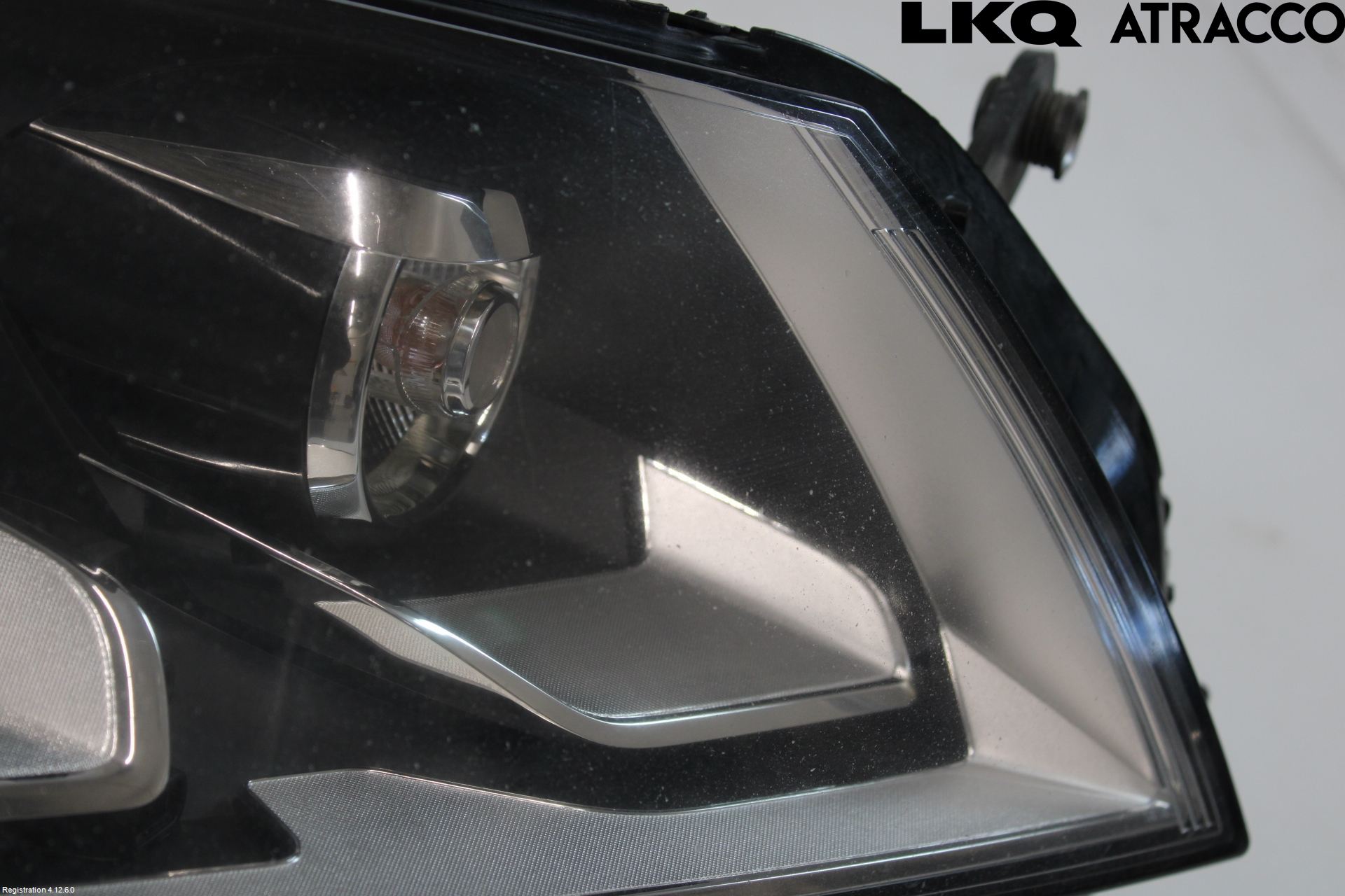 Volkswagen VW PASSAT 11-14 Frontlykt Høyre
