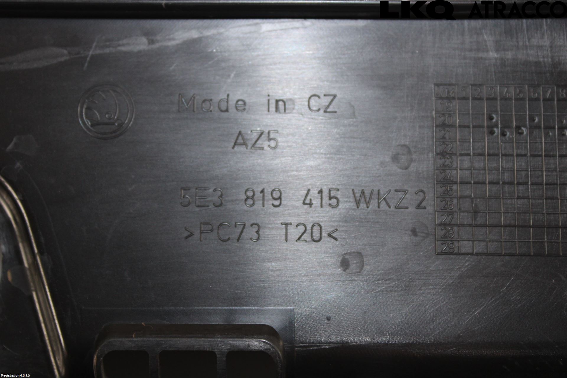 Skoda OCTAVIA (NX) 20- Visker Deksel-Grill-Under Frr
