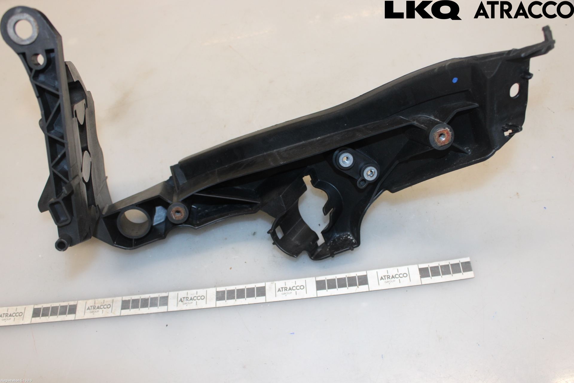 Audi A4/S4 08-11 Frontlykt Holder-Feste
