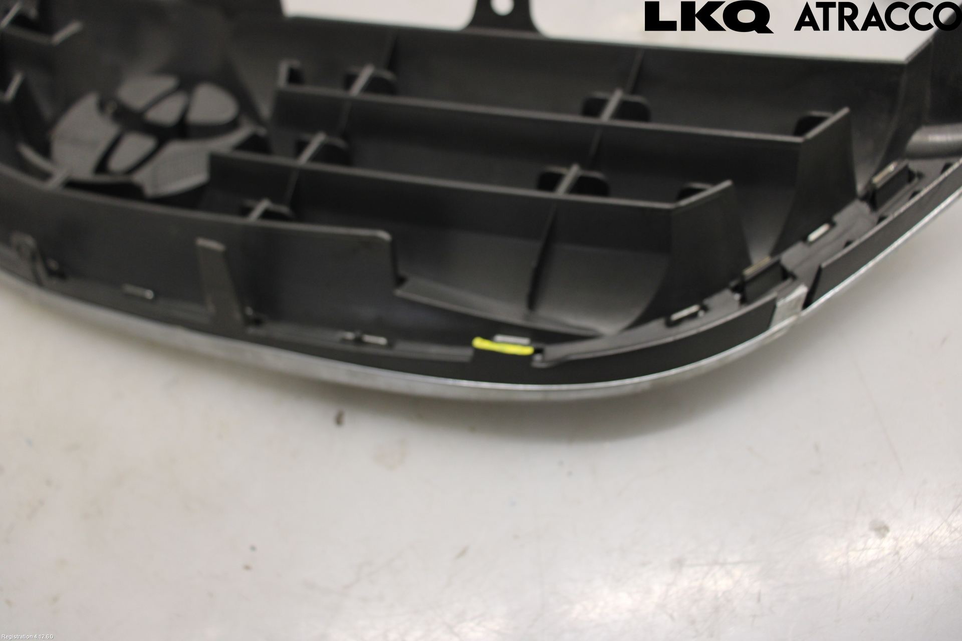 Toyota AVENSIS 98-02 Grill Komplett