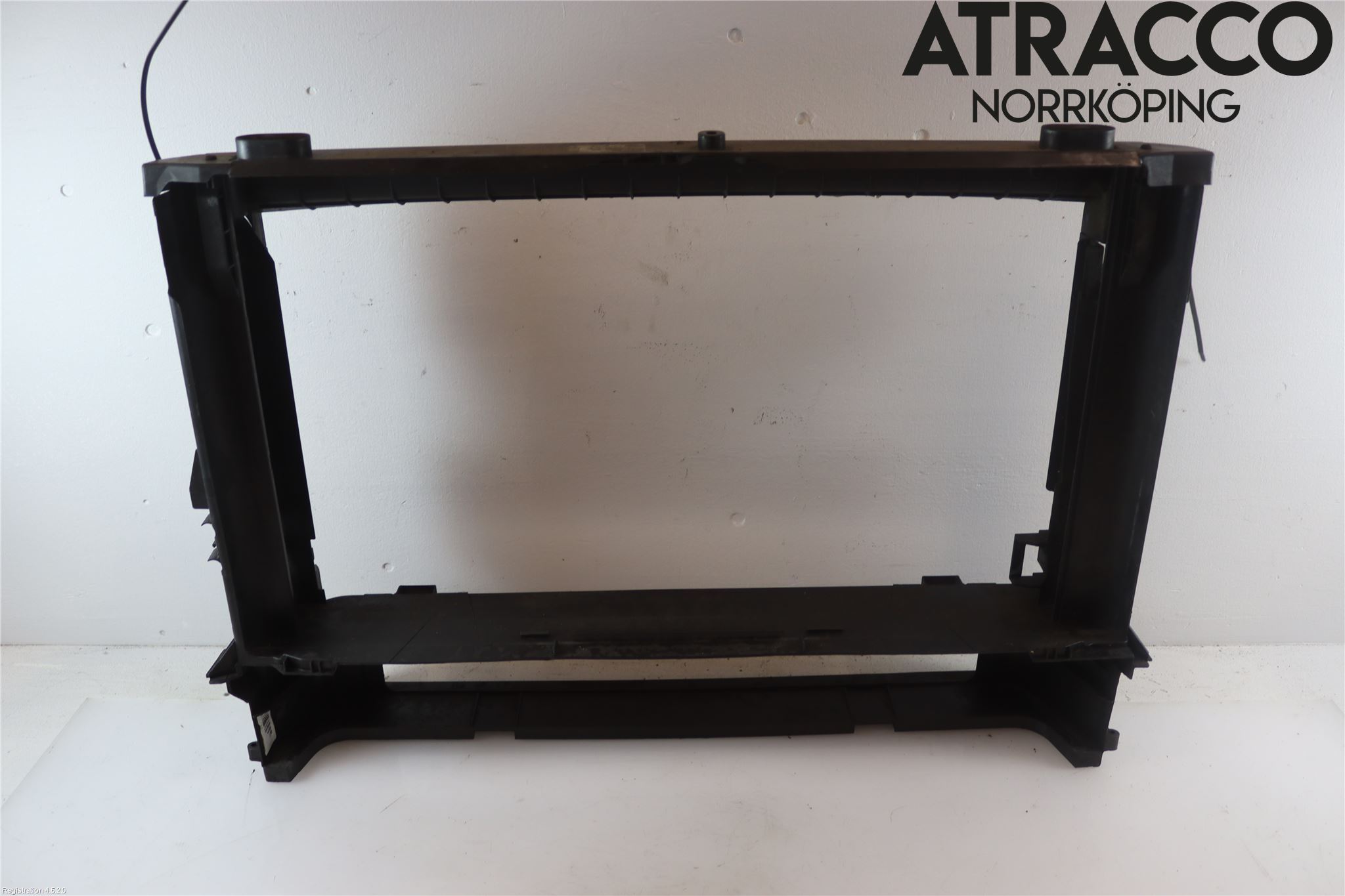 BMW 5 E60/61 Sed/Tou 02-10 Radiator Feste - Ramme - Bjelk