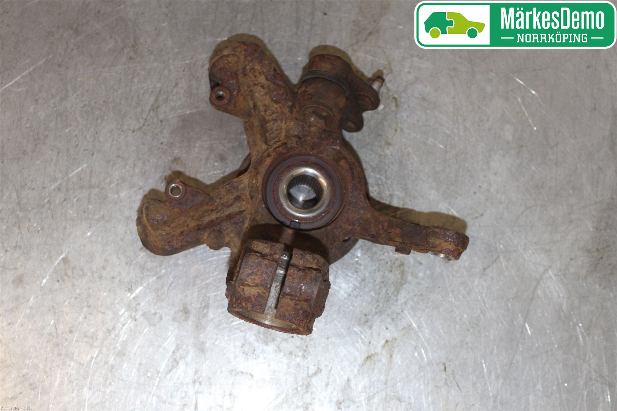 Volkswagen VW POLO 10-17 Spindel Vf