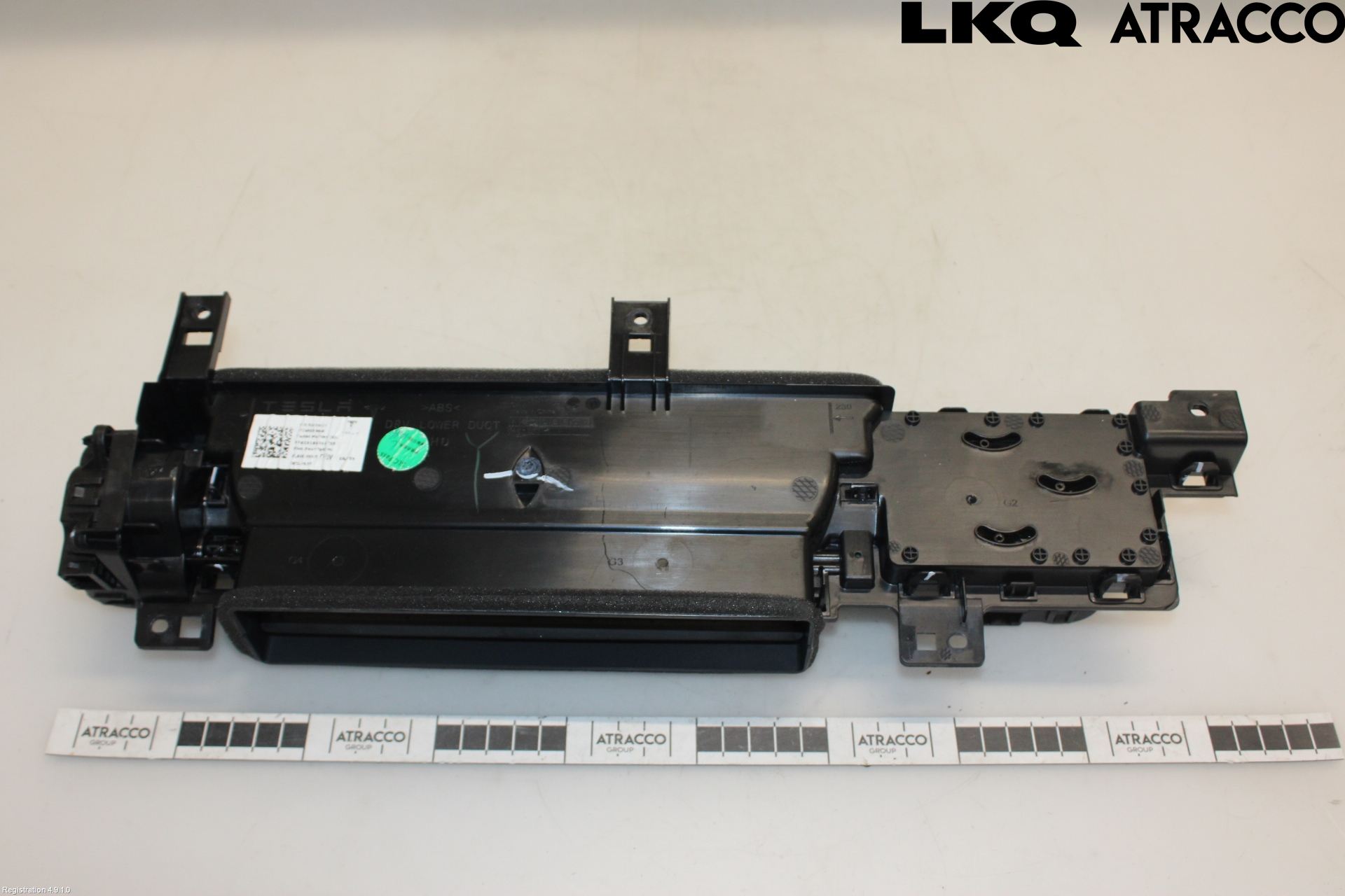 Tesla MODEL 3 17- Dashbord Kanal - Dyse