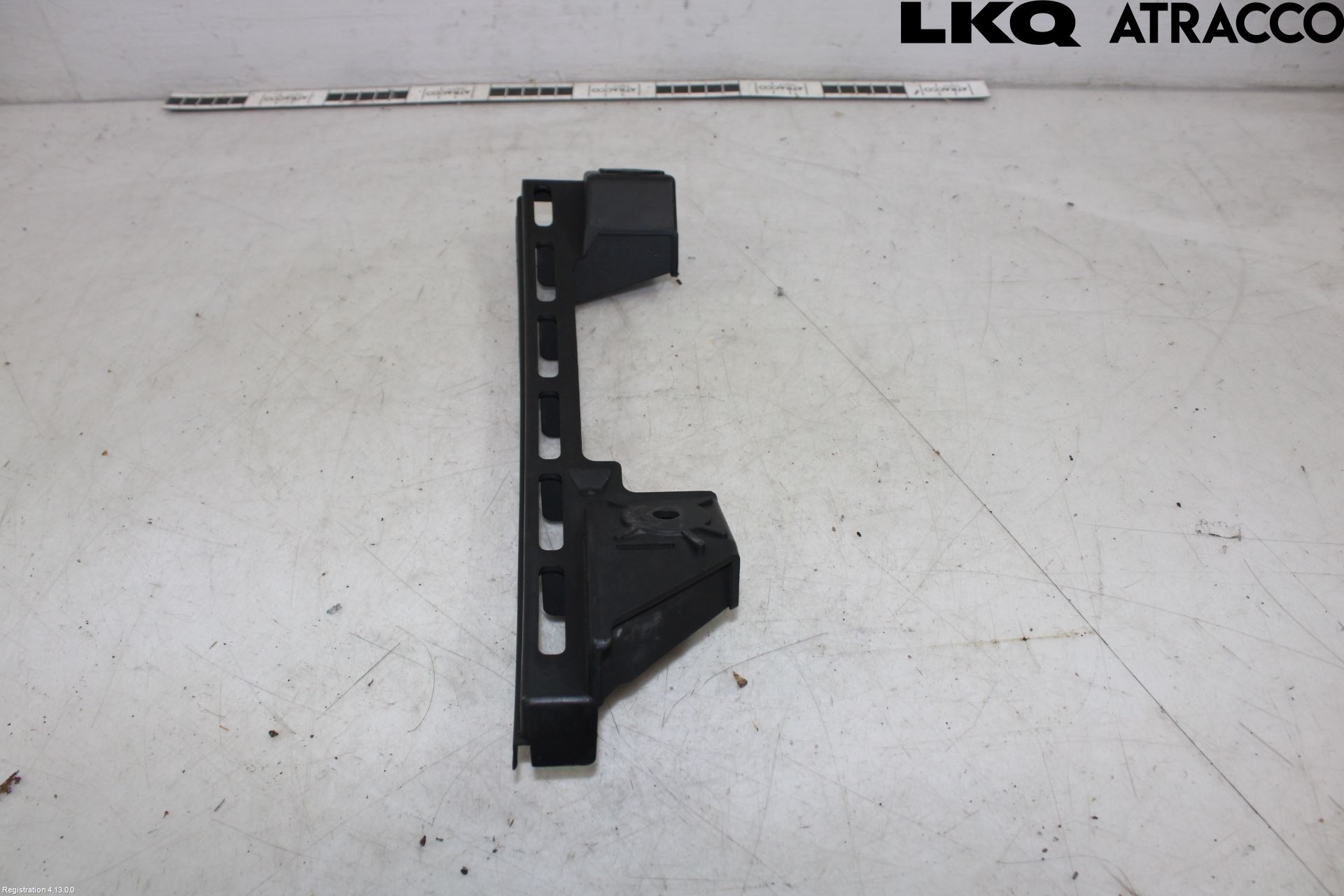 Volkswagen VW CADDY      04-10 Støtfangerfeste Foran Høyre