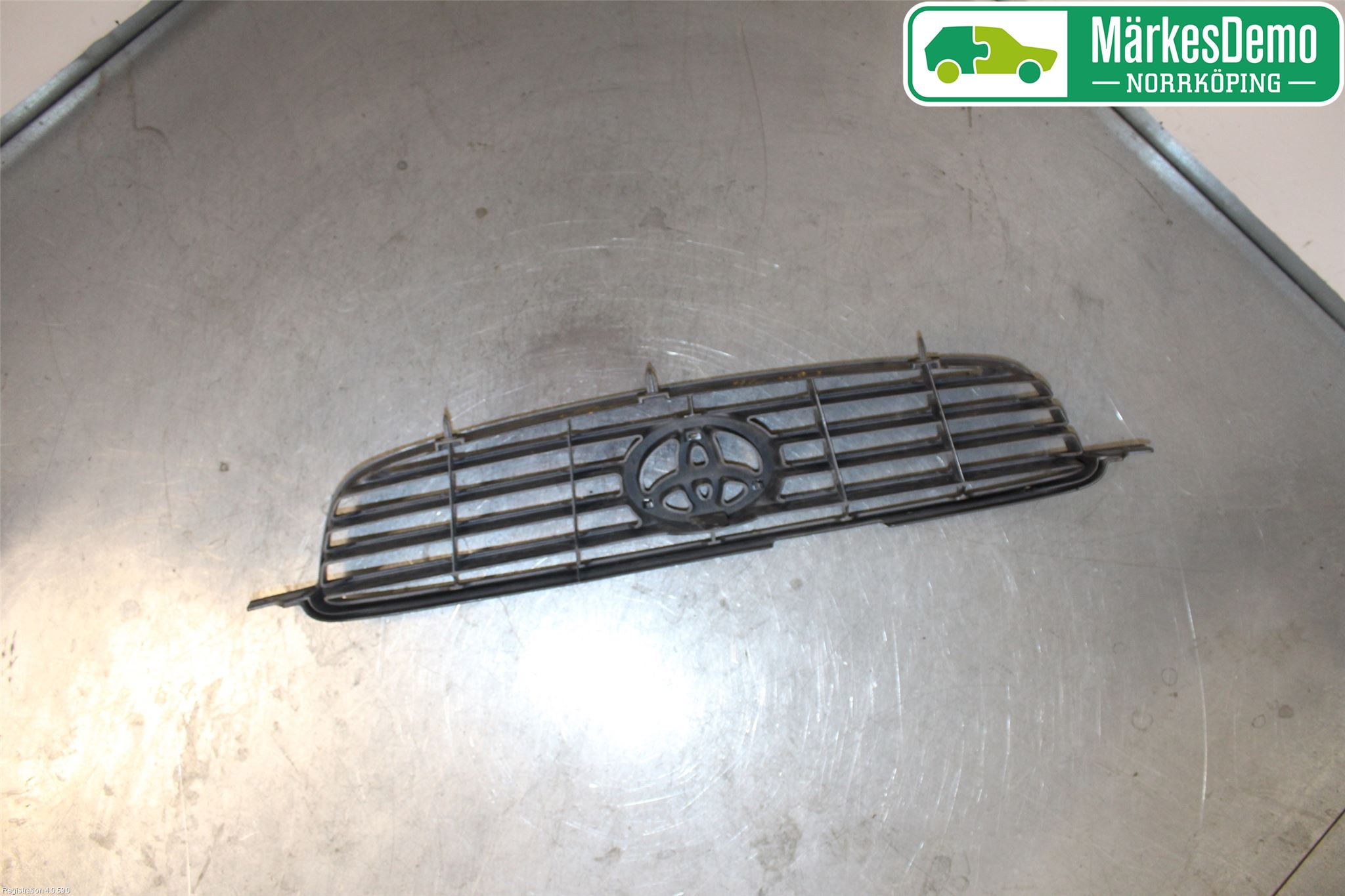 Toyota COROLLA 98-01 Grill Komplett