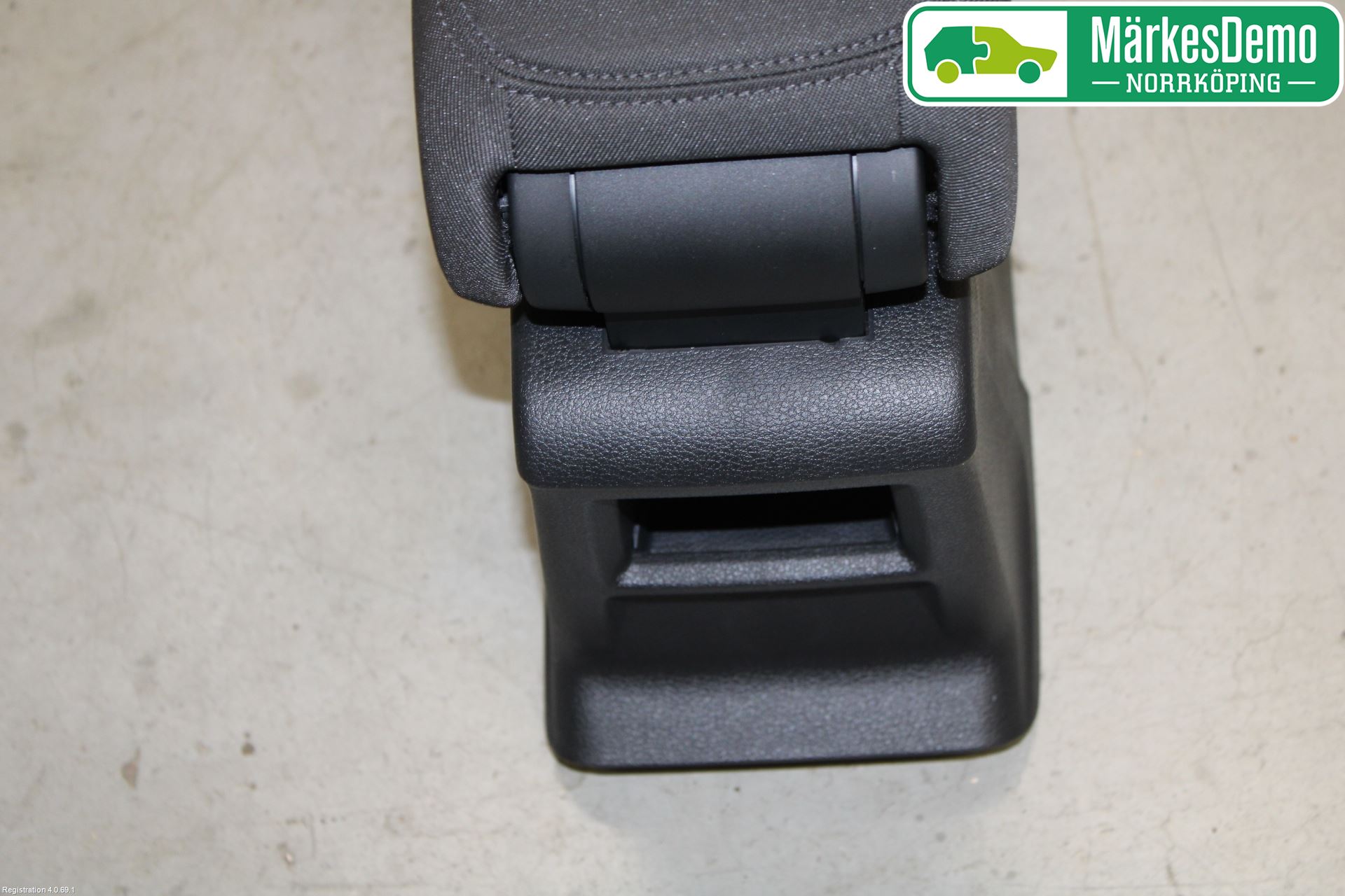 Audi Q2/SQ2 17- Instrumentkonsoll Midt
