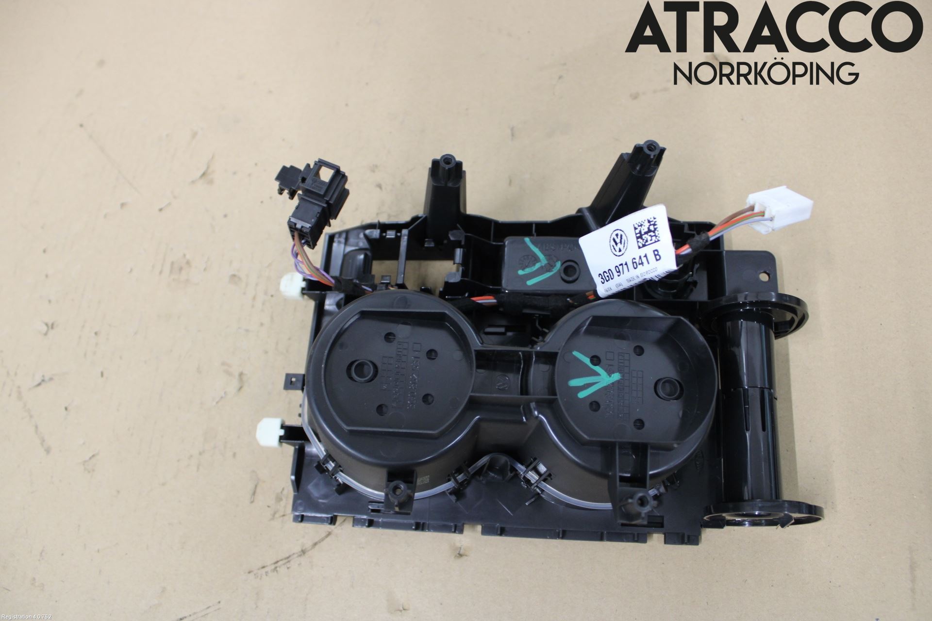 Volkswagen VW ARTEON 17- Innr Koppholder