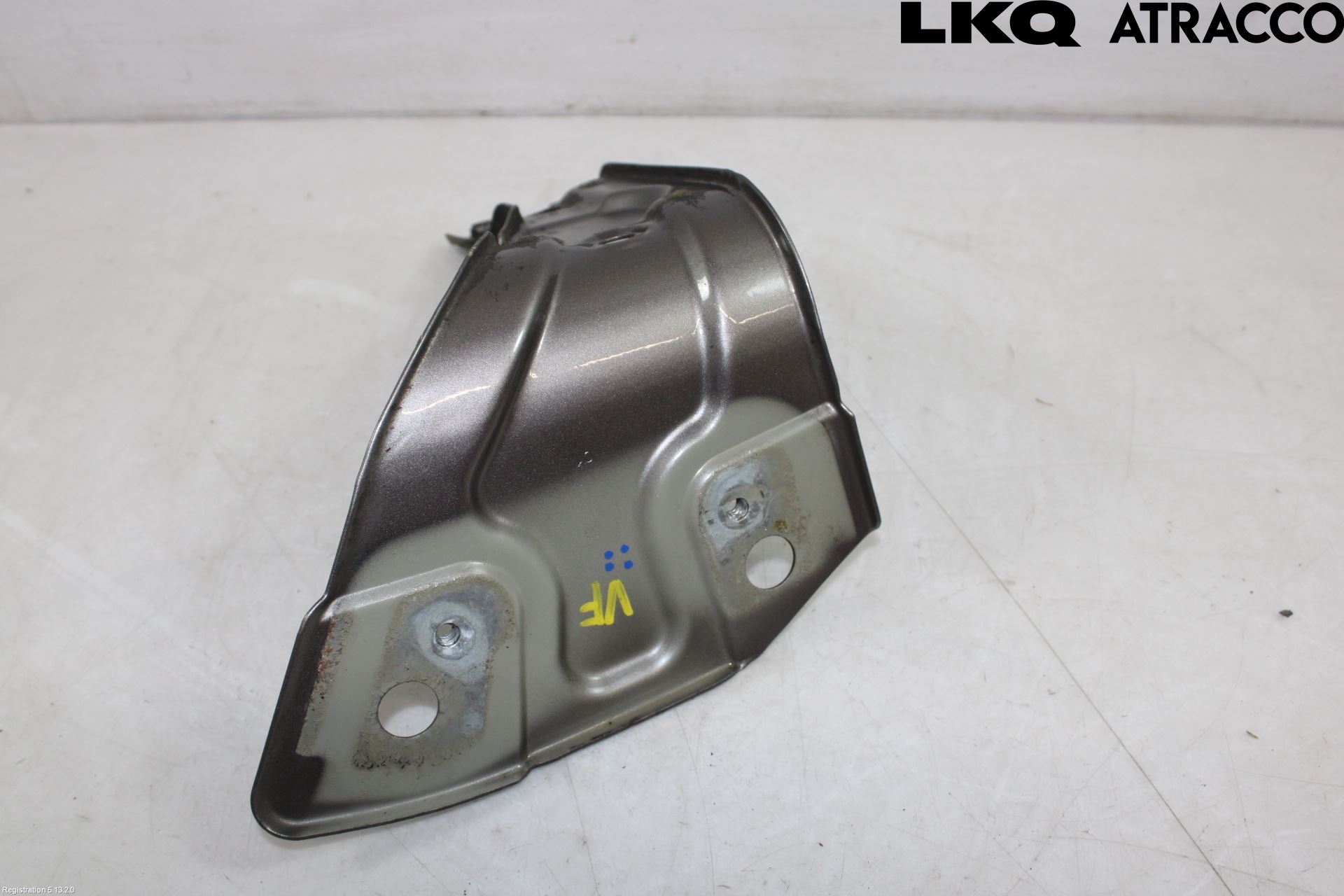 Volkswagen VW PASSAT 11-14 Frontskjermfeste Venstre
