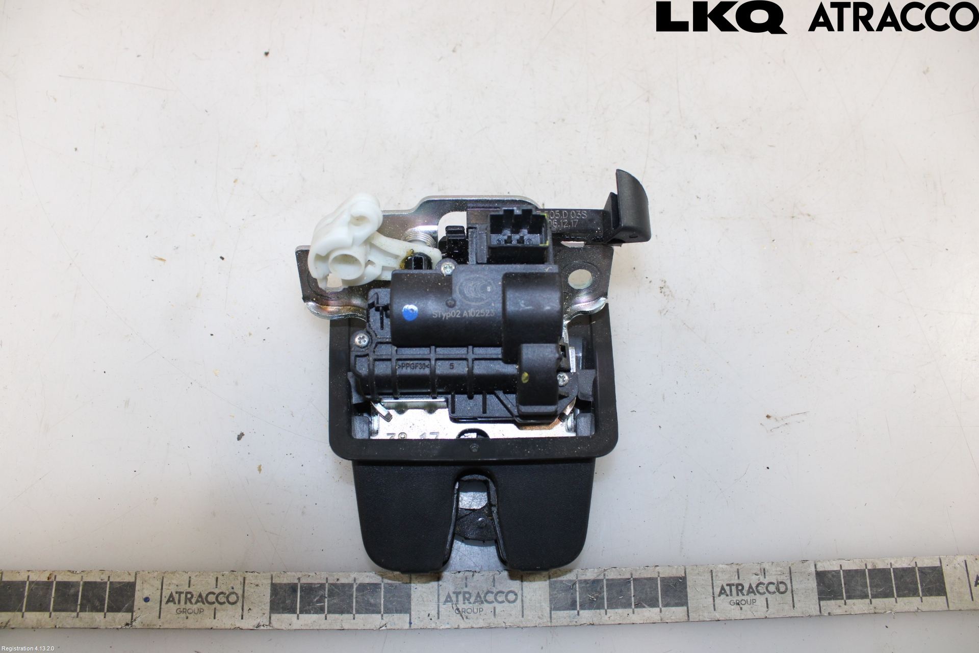 Volkswagen VW PASSAT 15-19 Bakluke-Lokk Låsekasse