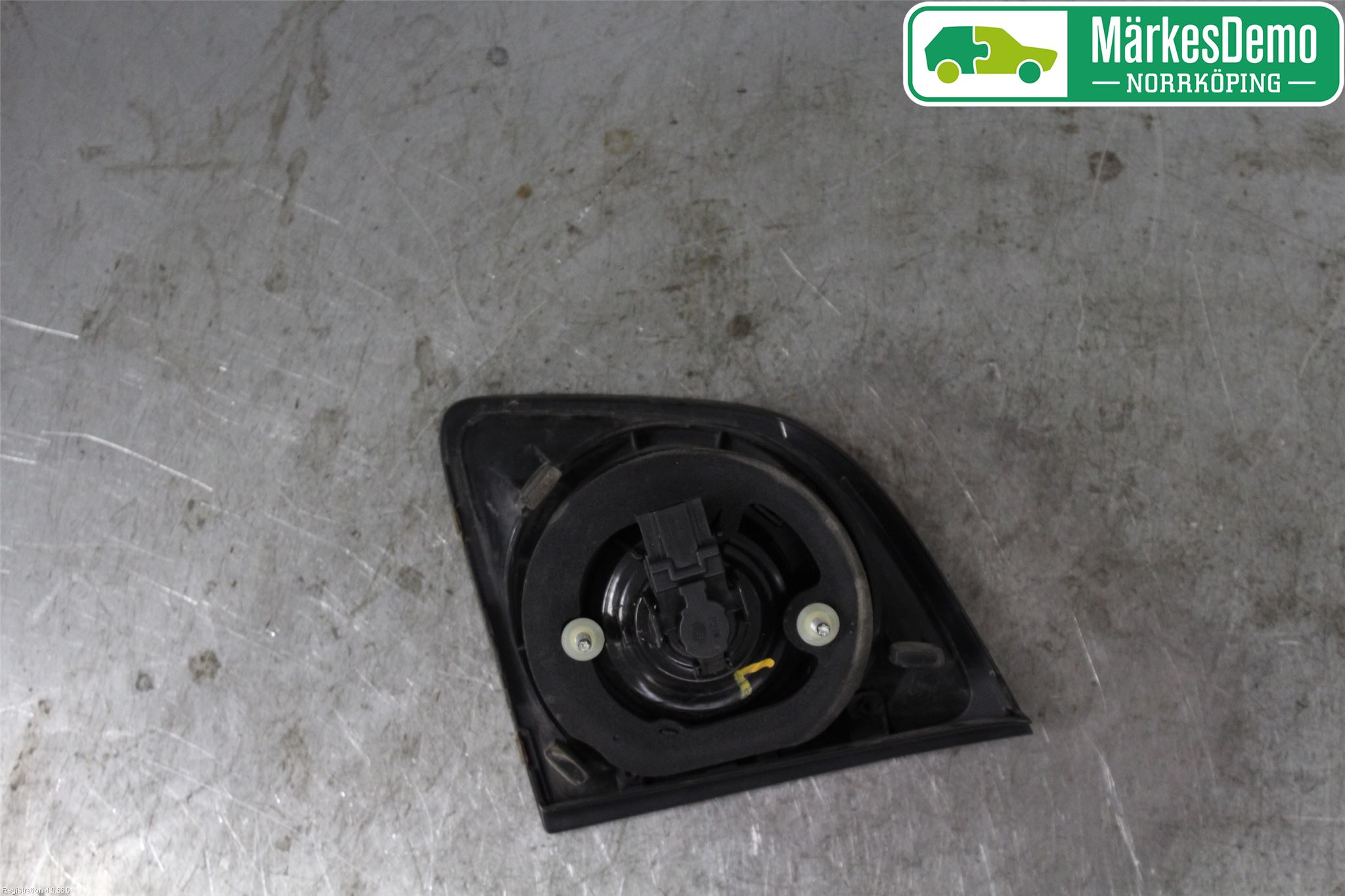 Volkswagen VW GOLF PLUS/CROSS GOLF 04-14 Baklykt Venstre  På Luke(Indre