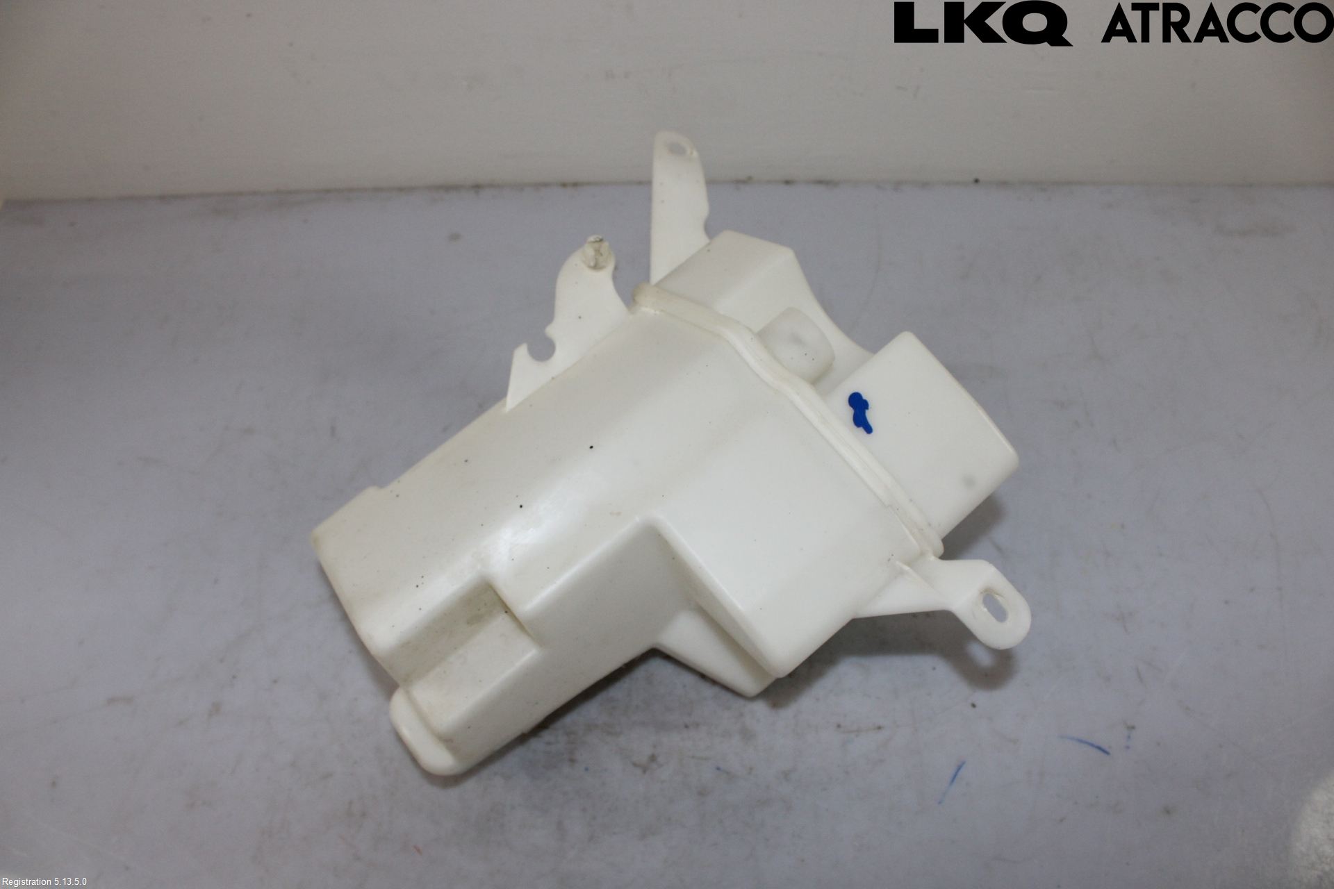 Volvo V70 08-13 Spylerbeholder Frontrute-Lykte
