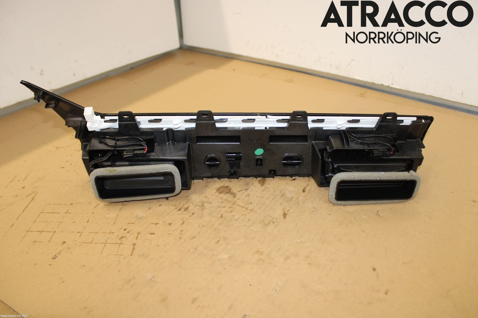 Volkswagen VW TOUAREG CR 18- Dashbord Kanal - Dyse