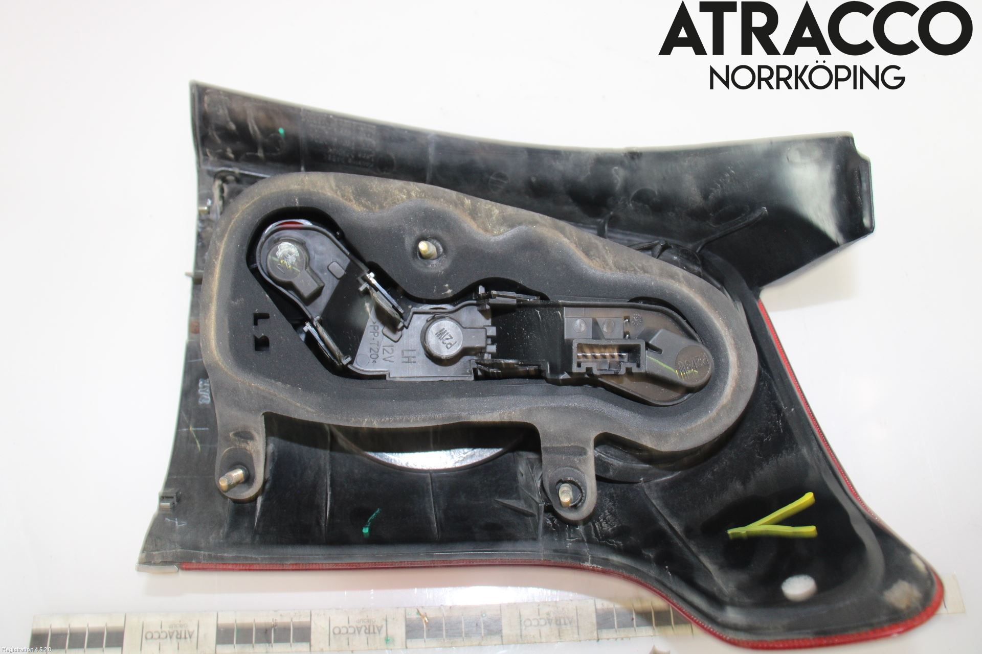 Toyota AVENSIS 03-06 Baklykt Venstre