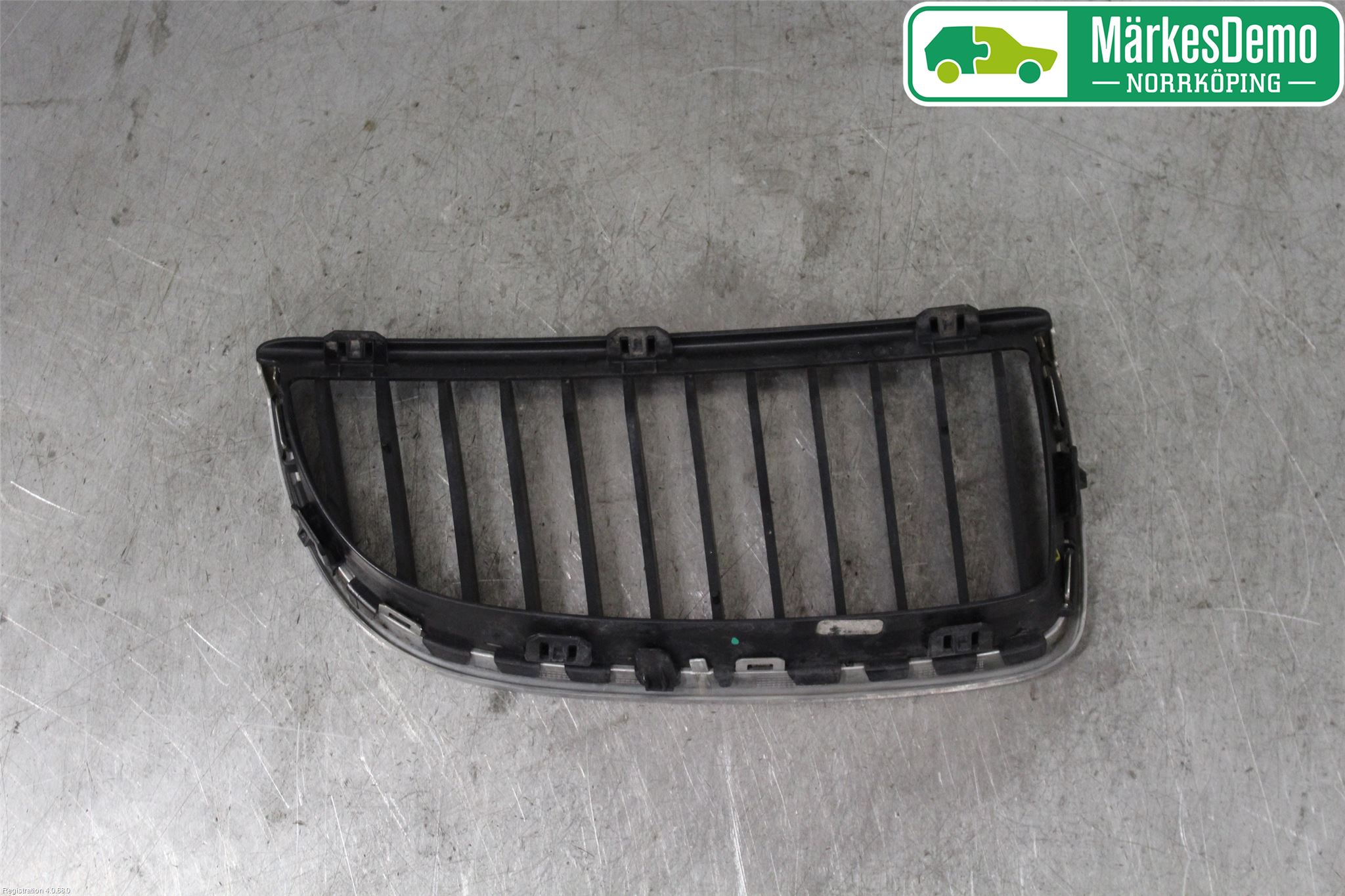 BMW 3 E90/91 SED/TOU 05-12 Grilldel Venstre