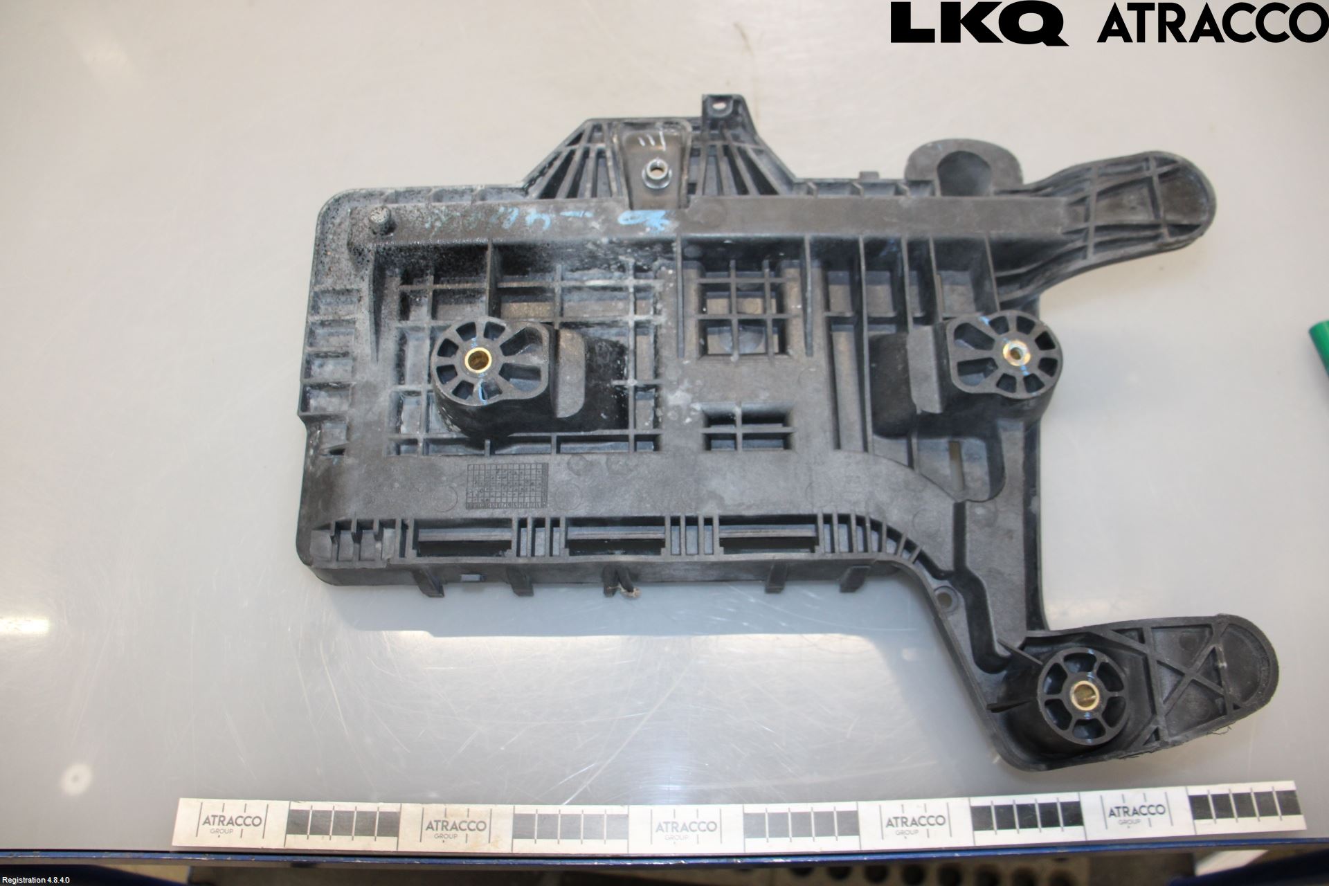 Volkswagen VW GOLF V 04-09 Batterikasse - Feste - Holder