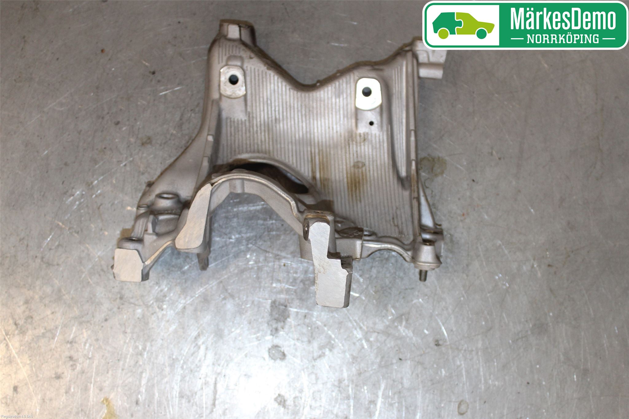 Audi A4/S4 B9 16-19 Forstillingsbjelke(Tvergående)