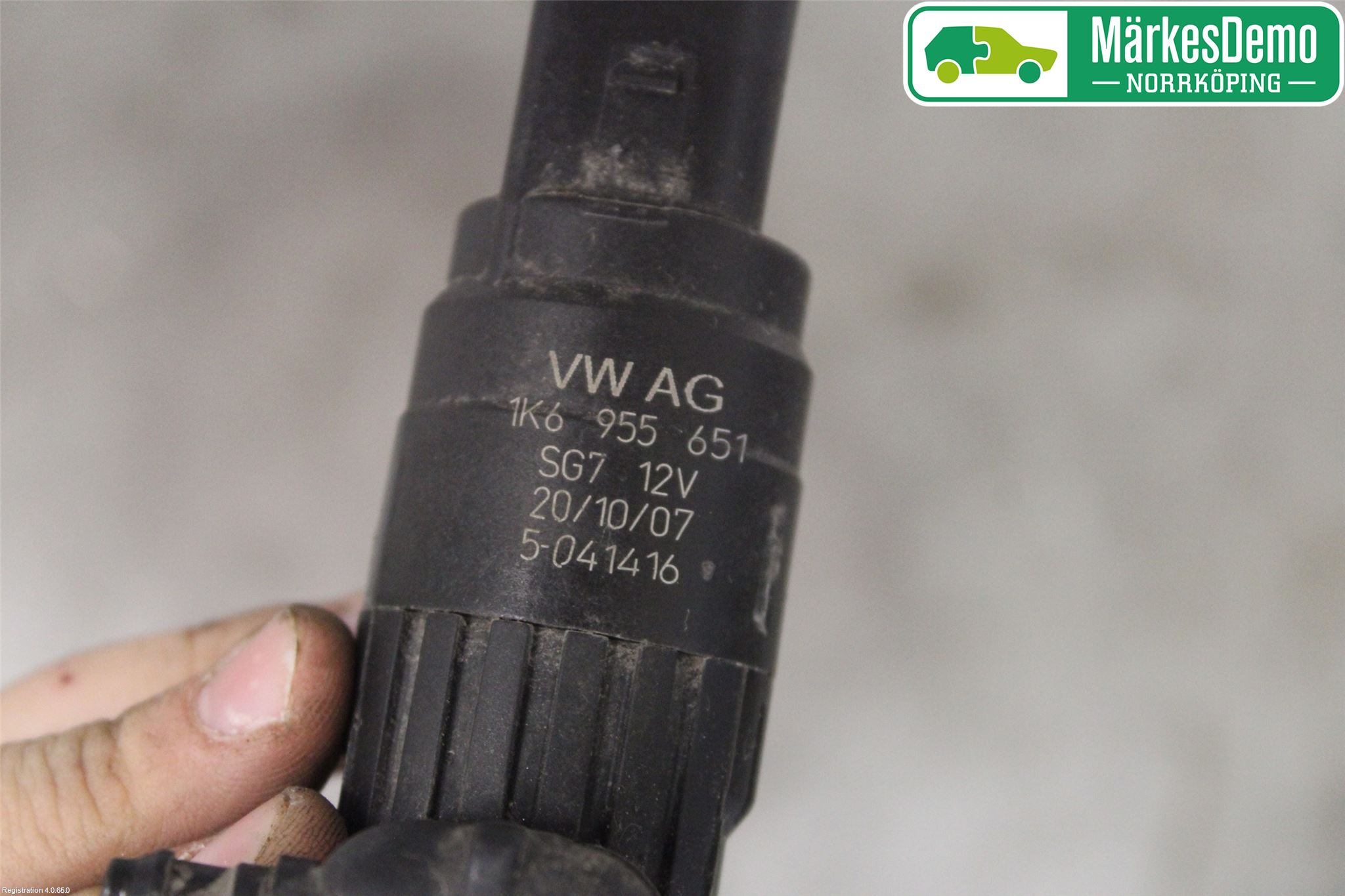 Volkswagen VW TOURAN 03-10 Spylerpumpe Frontrute