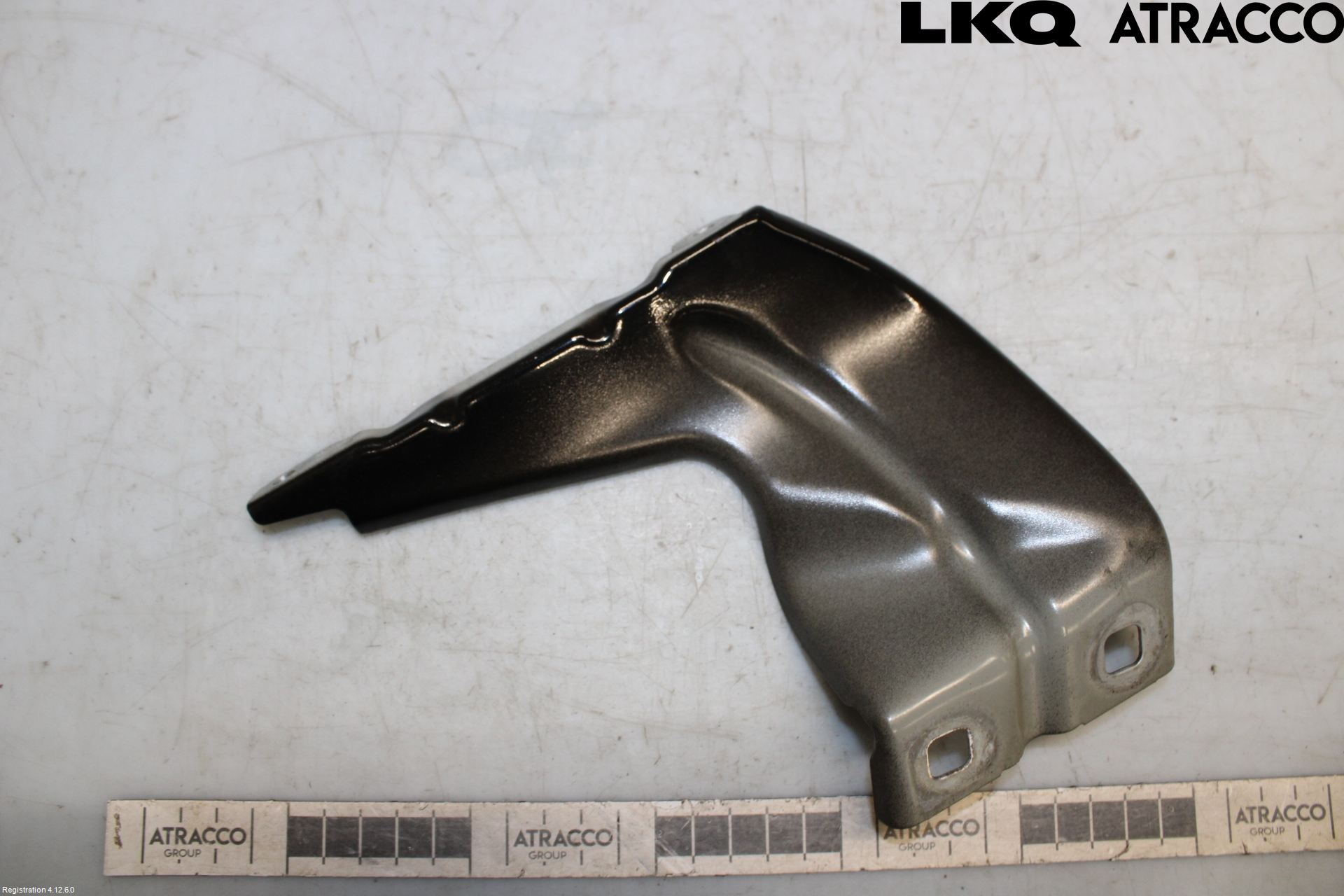 Audi Q2/SQ2 17- Frontskjermfeste Venstre