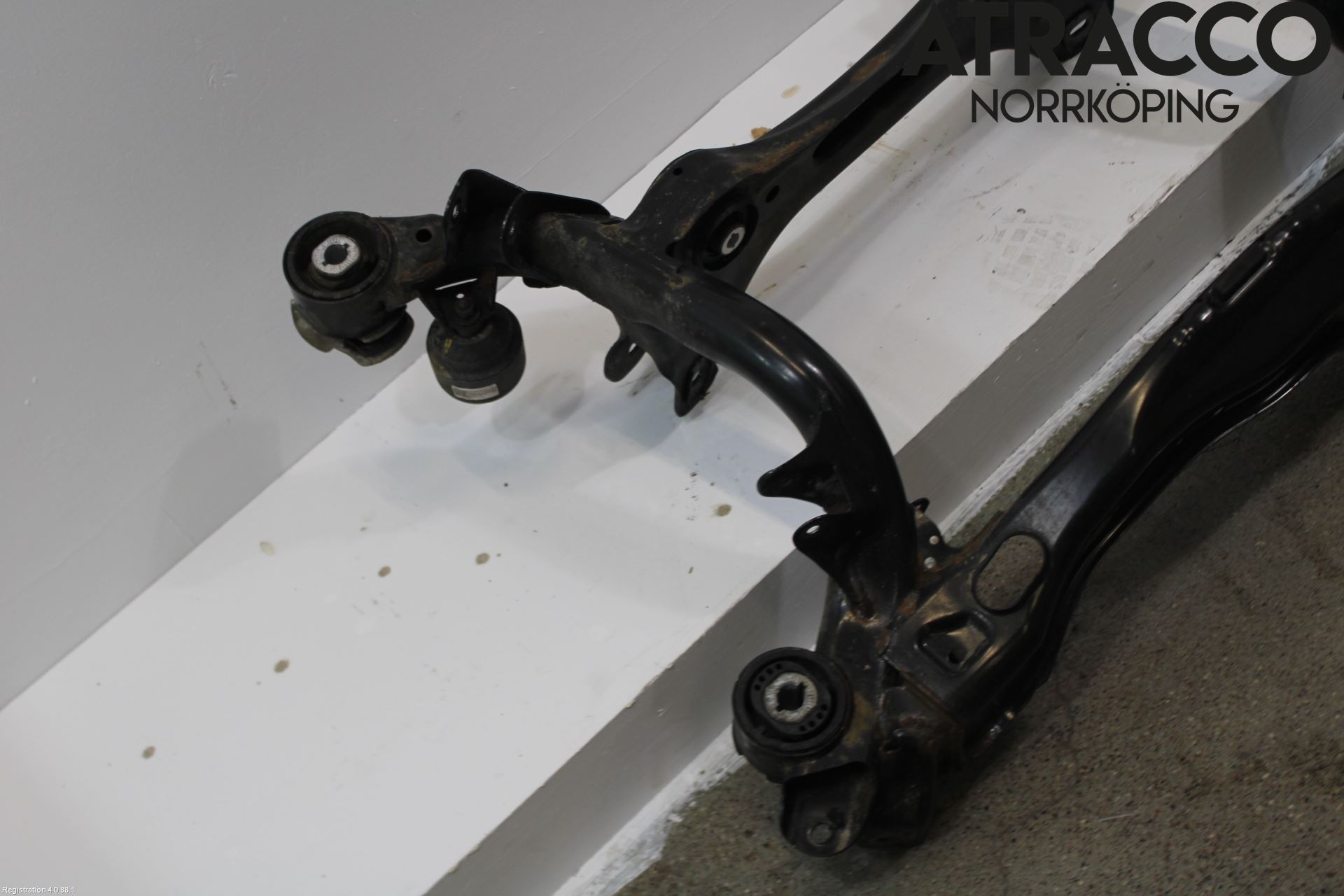 Audi A4/S4 B9 20- Bakaksel Feste Travers-Ramme