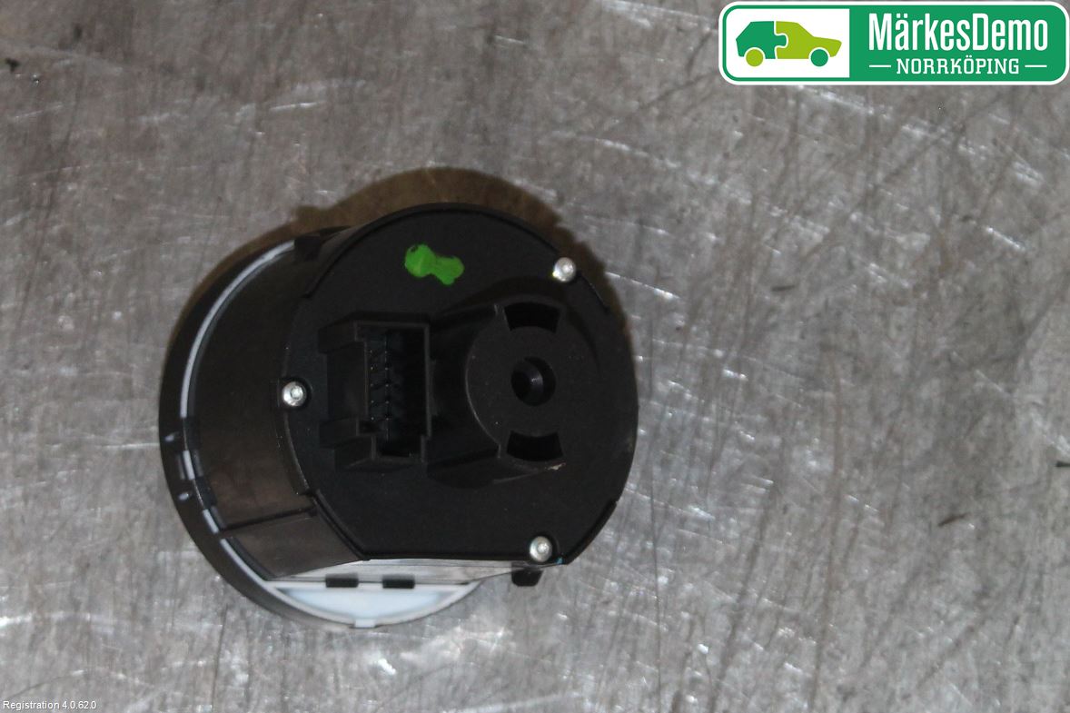 Volkswagen VW GOLF VI 09-13 Bryter Hovedlys